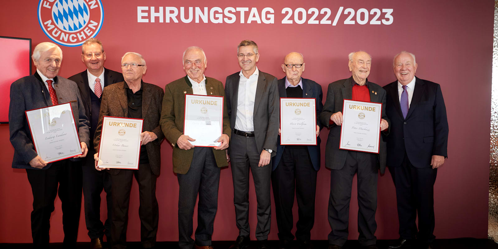 FC Bayern ehrt langjährige Mitglieder in der Allianz Arena