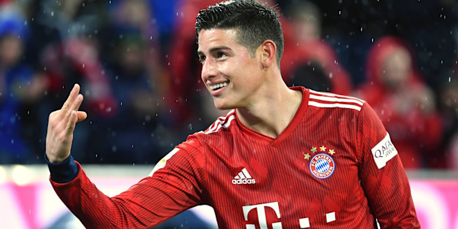James Erster Dreierpack Im Trikot Des Fc Bayern Fc Bayern Tv