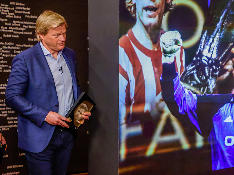 Translate to en:] Oliver Kahn in der HALL OF FAME des deutschen Fußballs ⚽