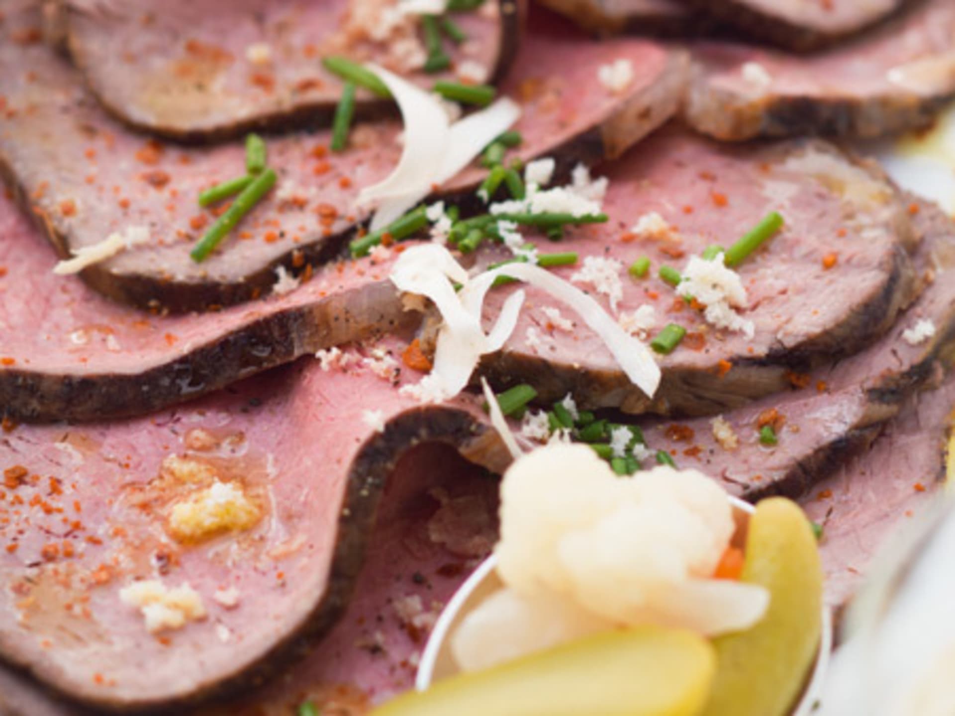 Roastbeef Mit Hausgemachter Remoulade Und Gemusepickle