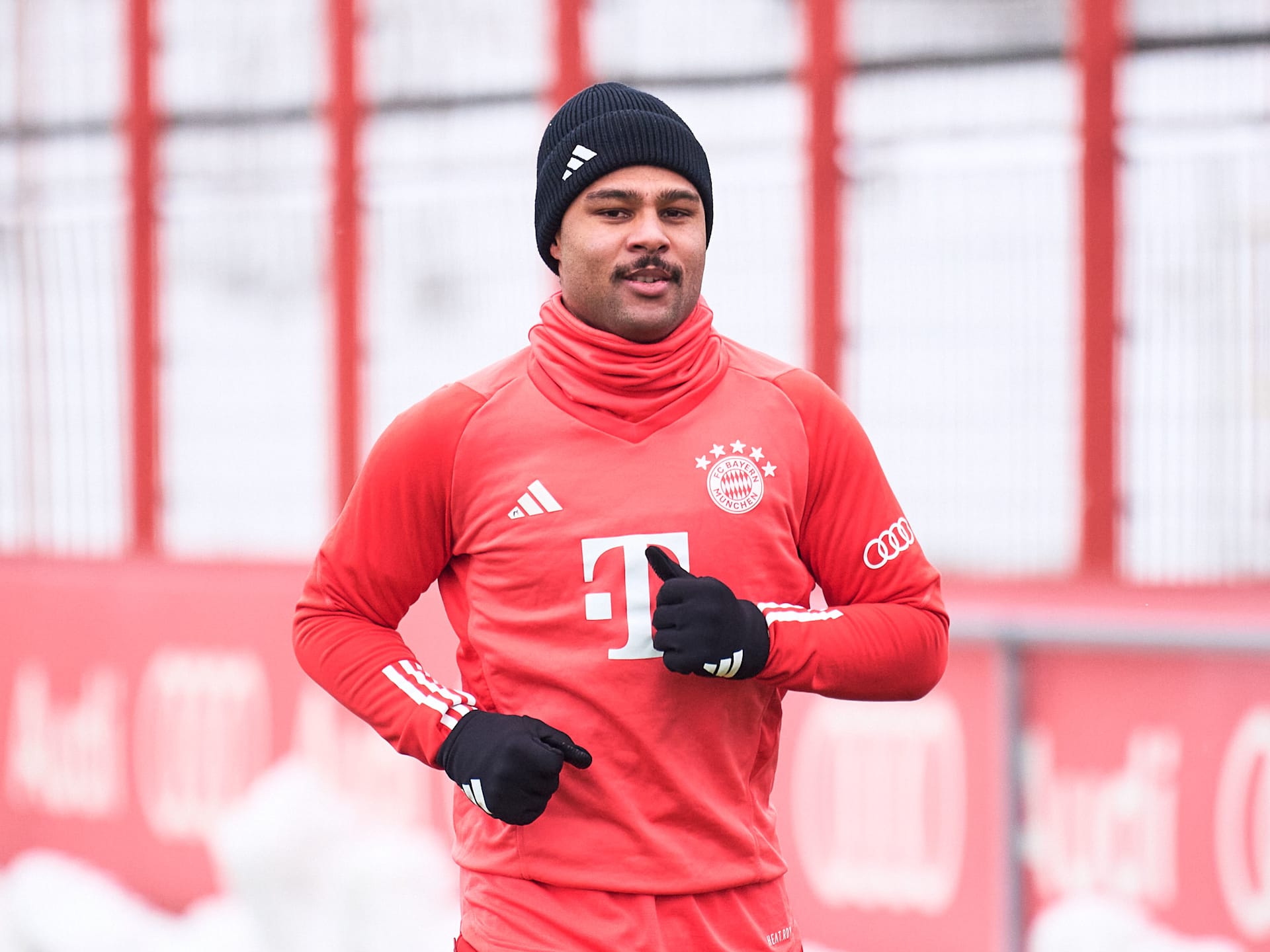 Serge Gnabry back running after muscular injury