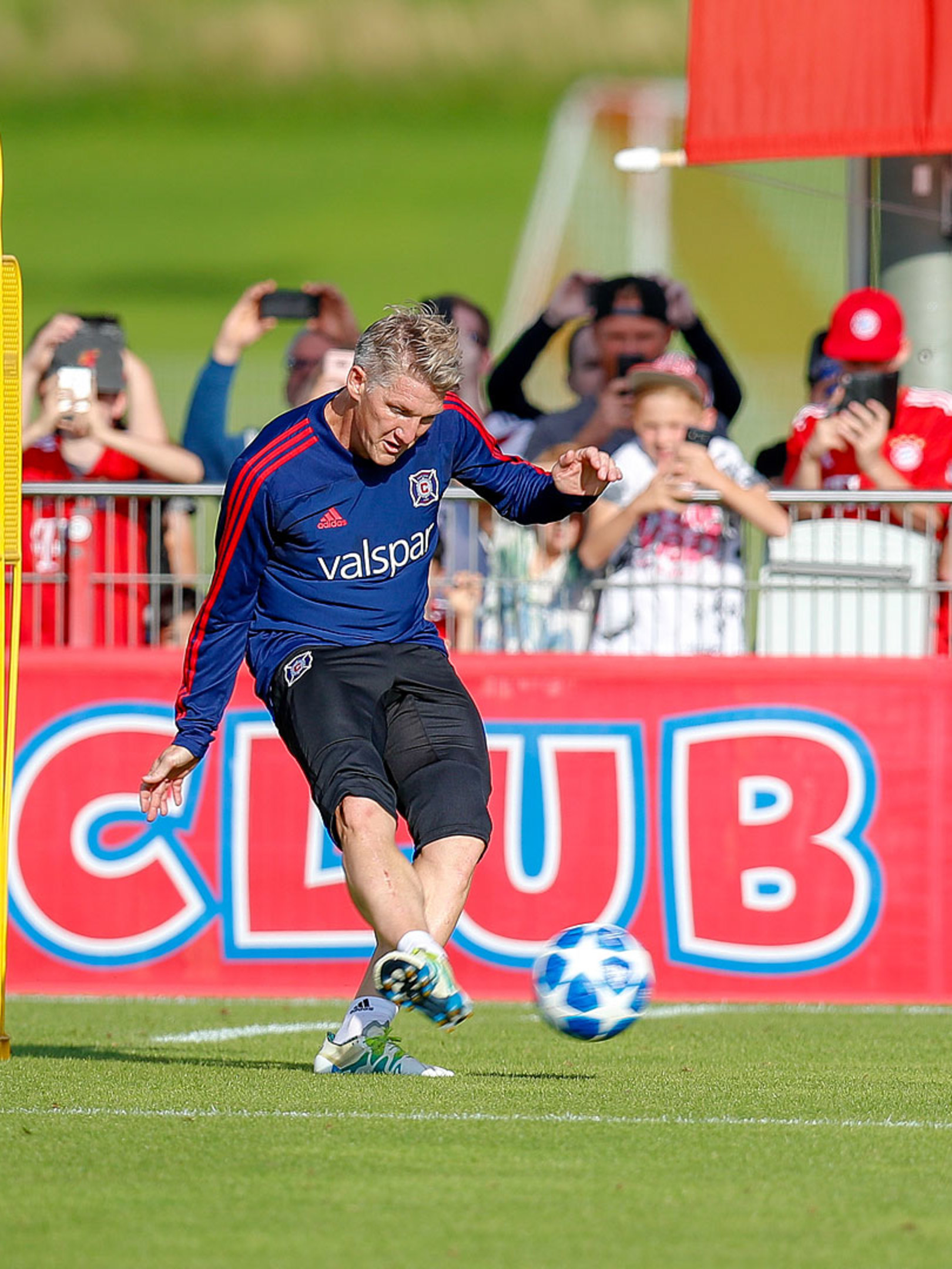ゼーベナー通りでシュヴァインシュタイガーに熱い歓迎 Fc Bayern Munich