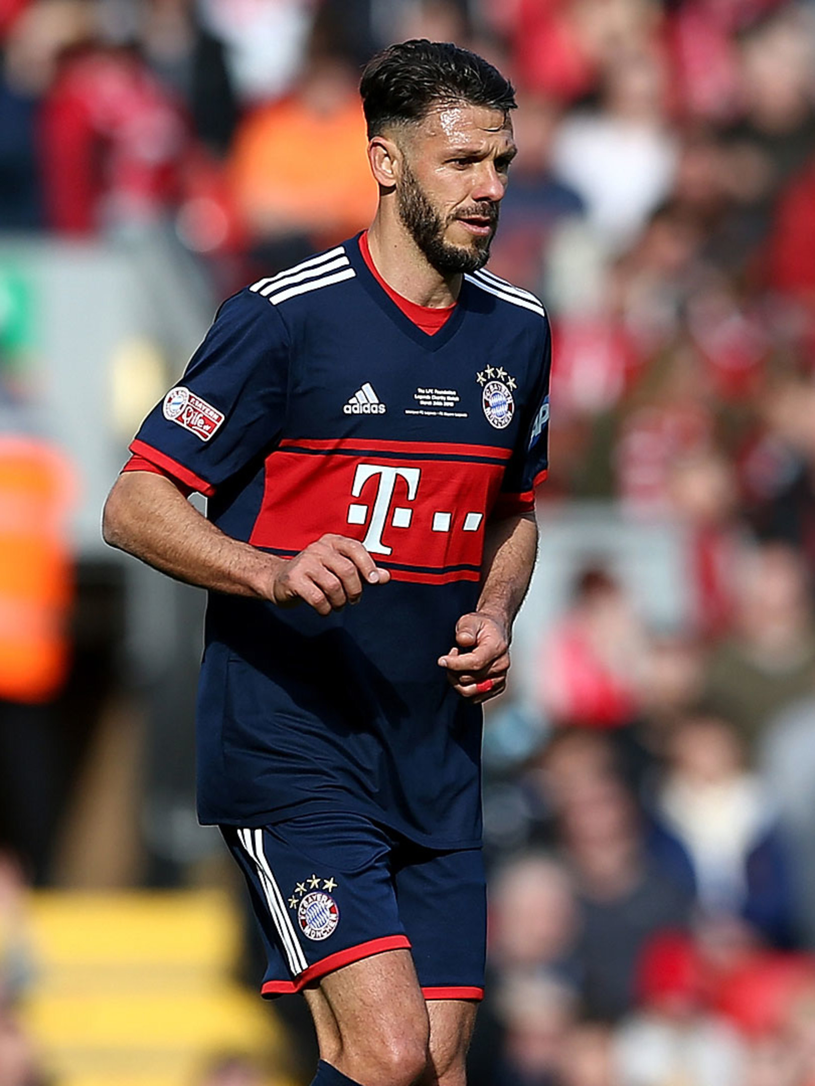 セビージャ戦に注意を促すアロンソとデミチェリス Fc Bayern Munich