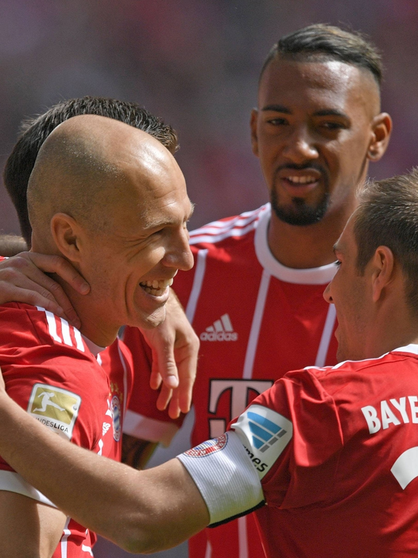 ラームとアロンソが最後の試合を勝利で飾る Fc Bayern Munich