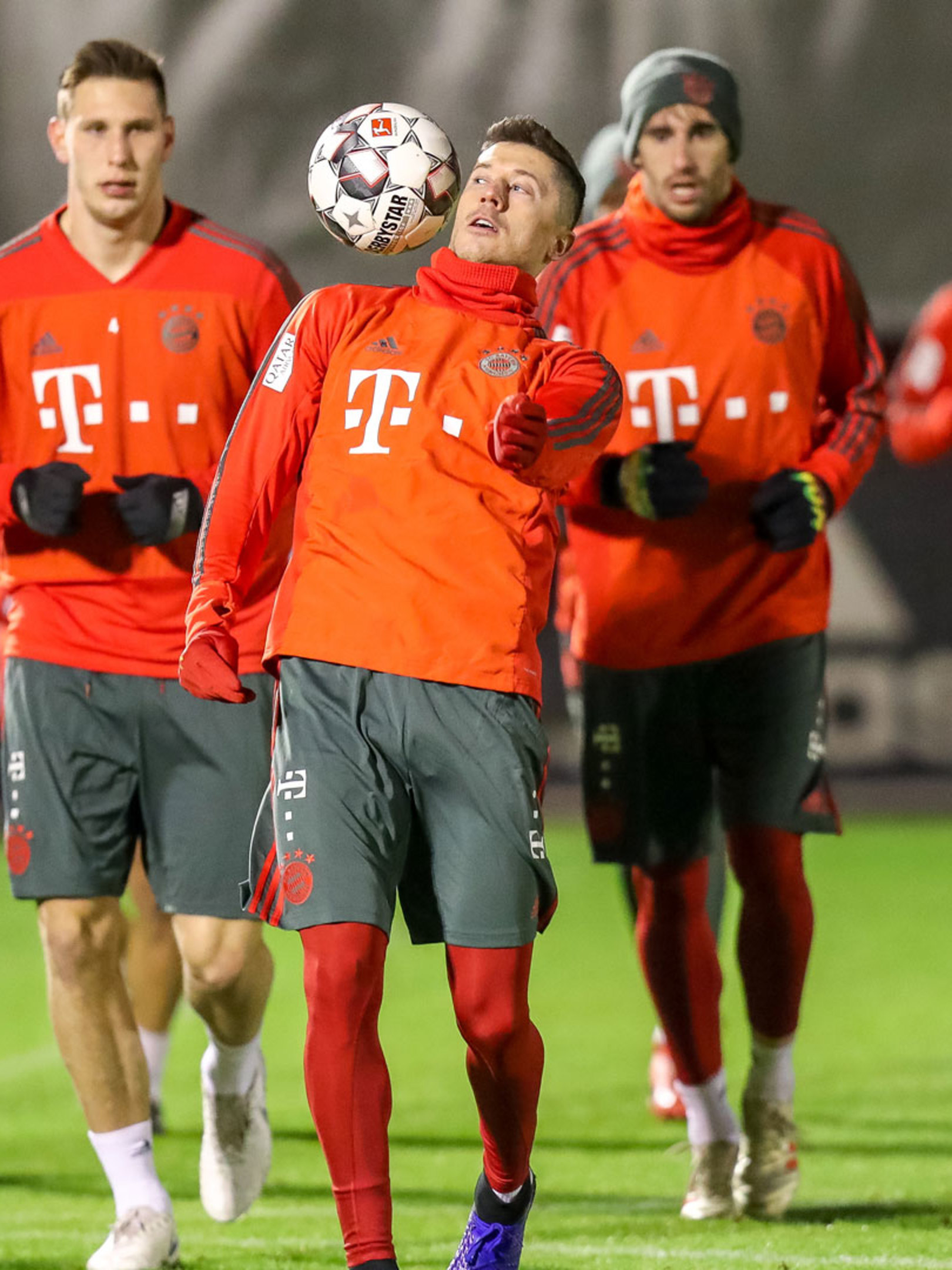 プレッシャーをかけ ライプツィヒを突き放す Fc Bayern Munich
