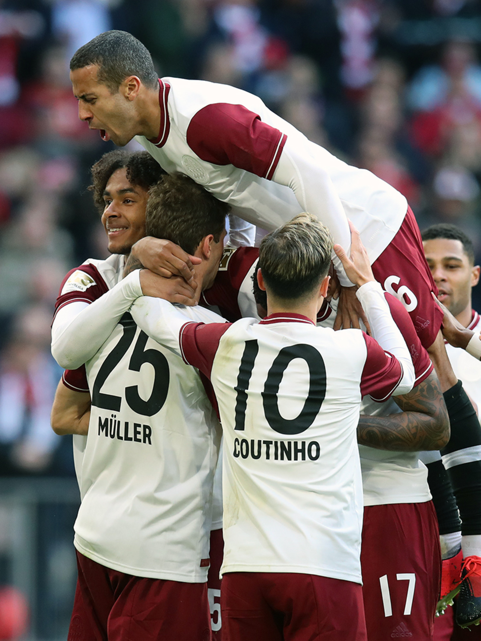 Resolute Reds Overcome Stubborn Augsburg Fc Bayern Munich