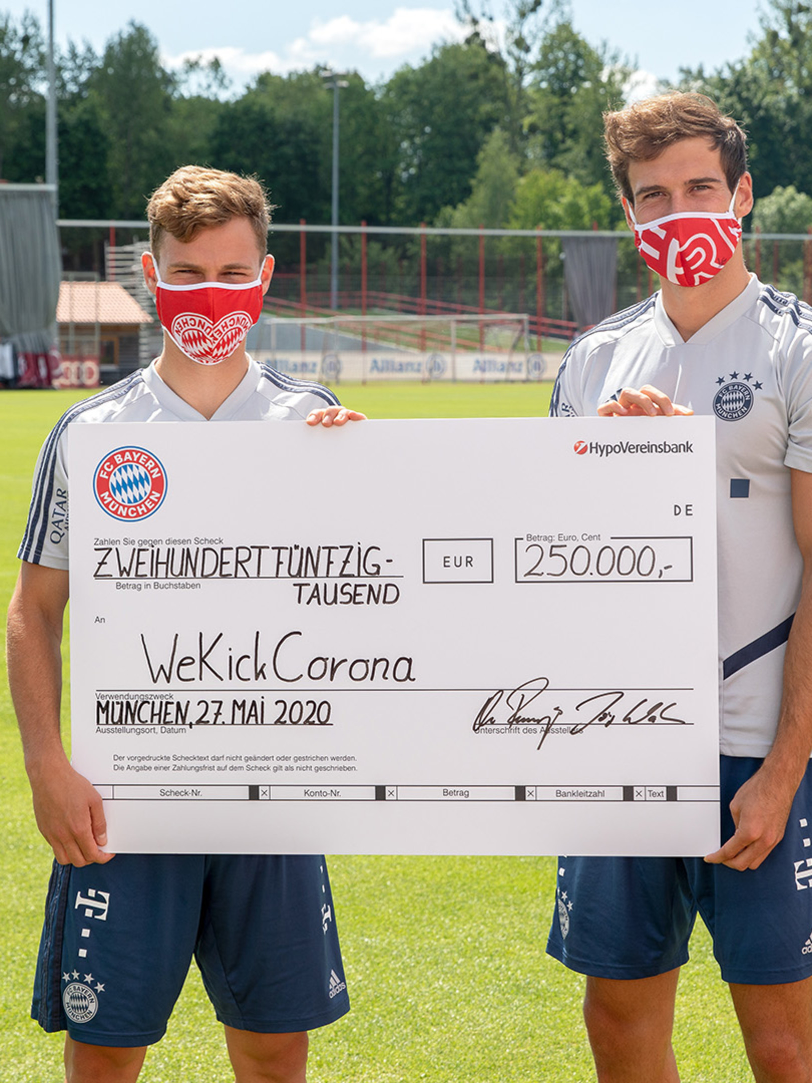 Fc Bayern Spendet 250 000 Euro An Wekickcorona