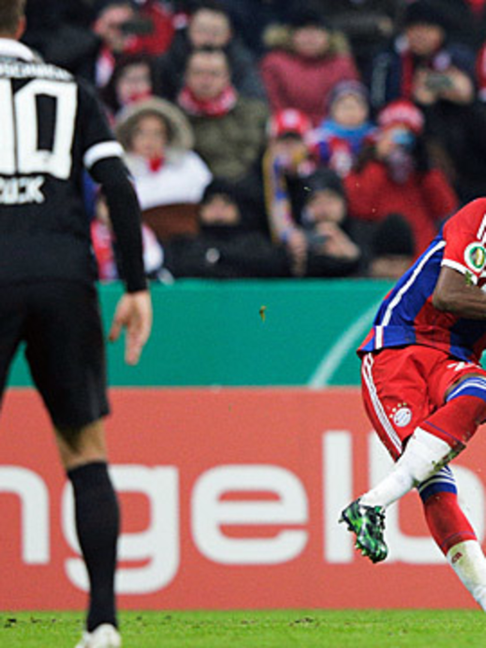 アラバ フリーキックを武器に ポカールで得点獲得 Fc Bayern Munich アラバ フリーキックを武器に ポカールで得点獲得 Fc Bayern Munich