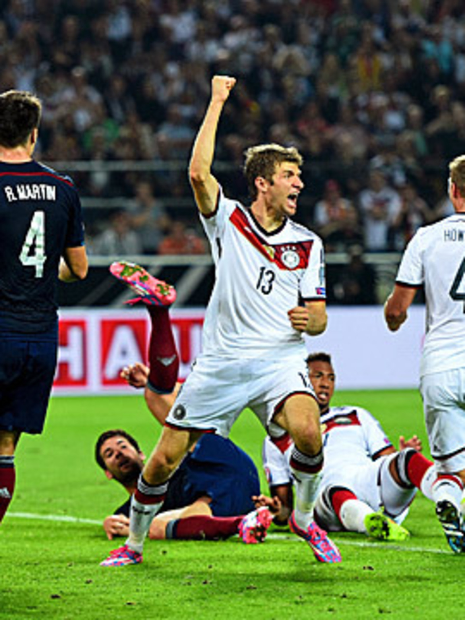 ドイツ ミュラーが2得点 レヴァンドフスキ大活躍 Fc Bayern Munich