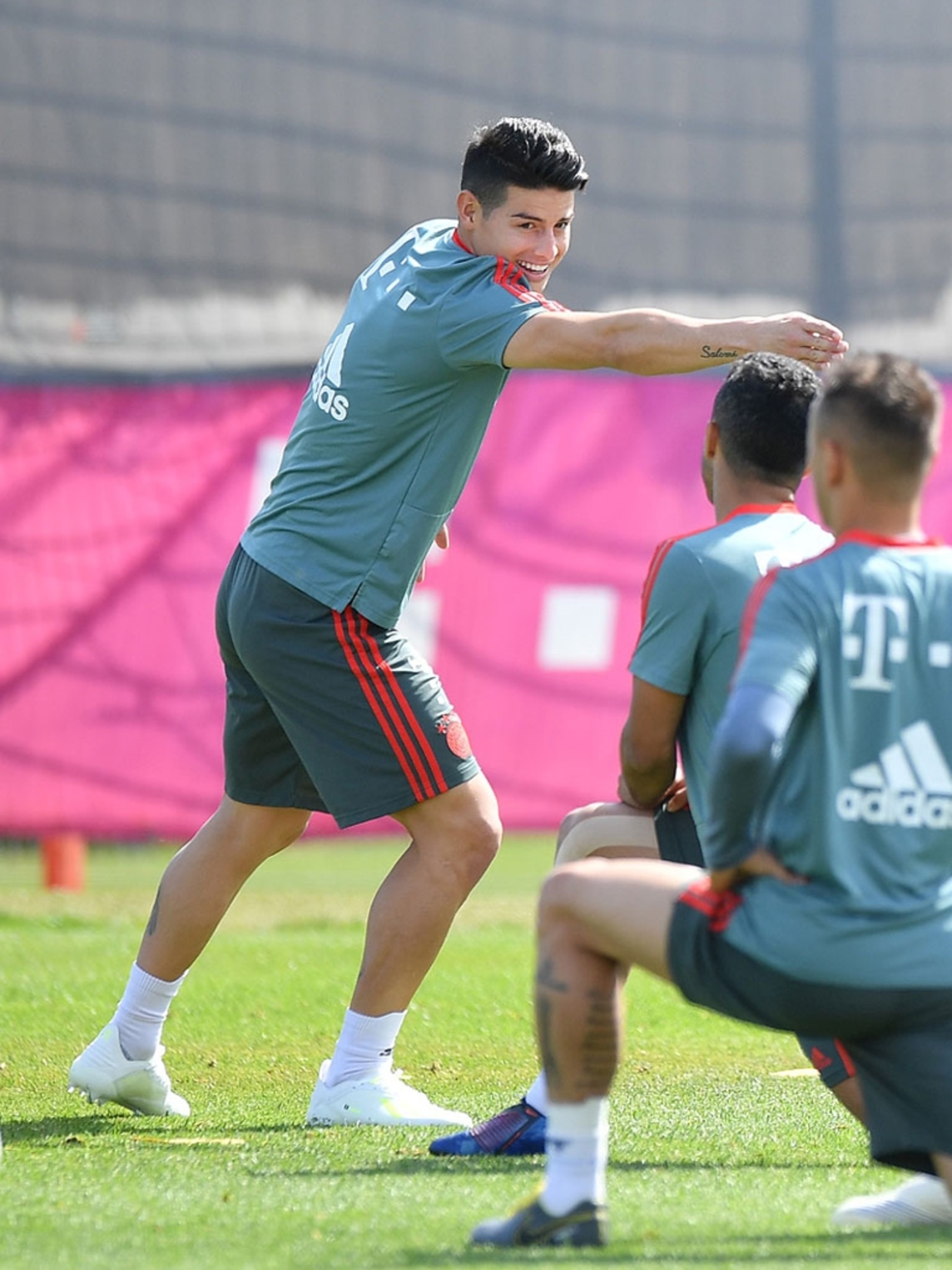 Personalien Mats Hummels Und James Zuruck Im Mannschaftstraining