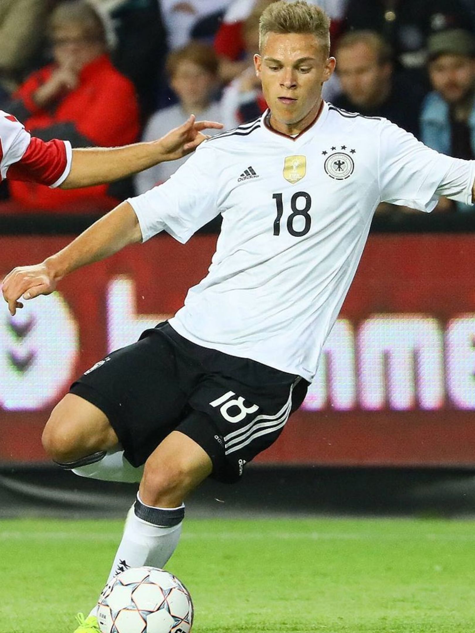 キミッヒ テストマッチで同点弾 Fc Bayern Munich