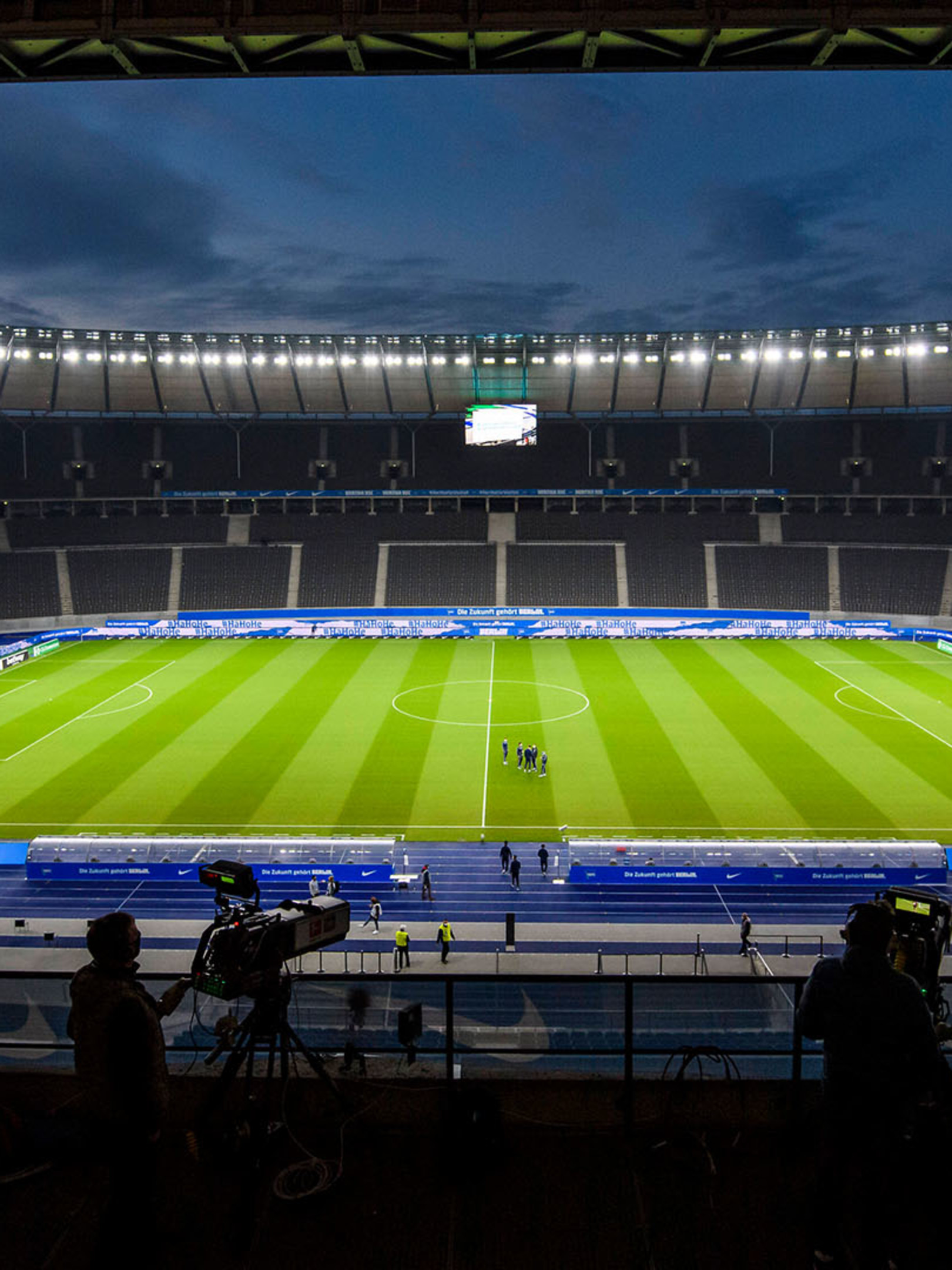 Anpfiff Des Bundesliga Spiels Gegen Hertha Bsc Schon Um 20 Uhr