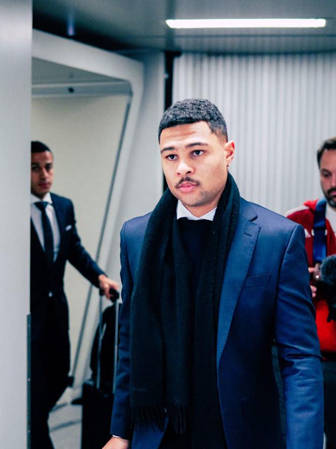 Ajax Amsterdam Anzug : Gnabry Hoffe Auf Ein Spektakel Fc ...