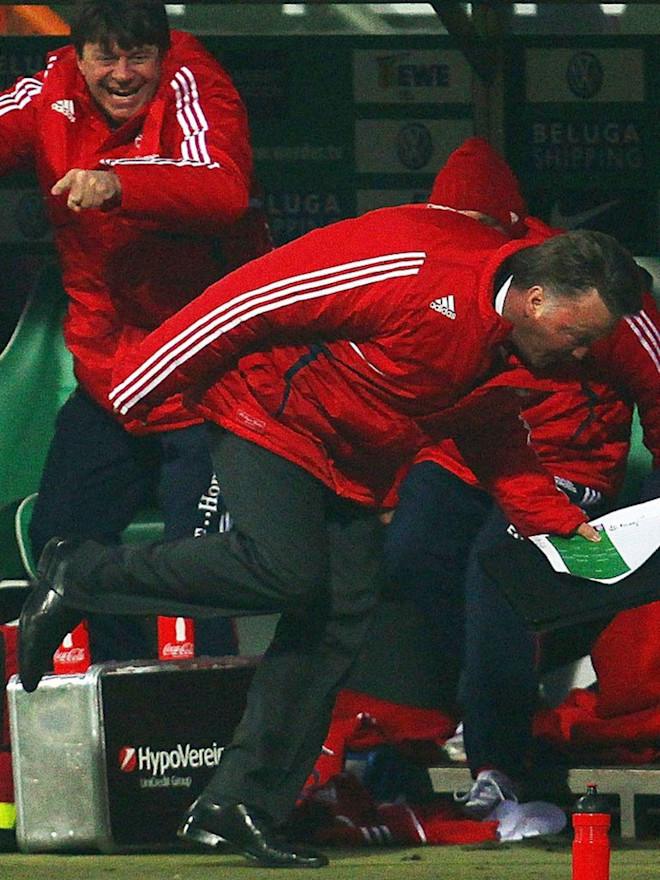 Robben Knocks Van Gaal Off His Feet Fc Bayern Munich