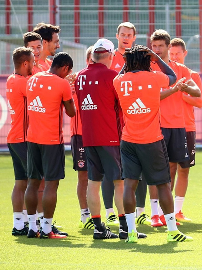シャルケ戦に燃えるバイエルン Fc Bayern Munich シャルケ戦に燃えるバイエルン Fc Bayern Munich