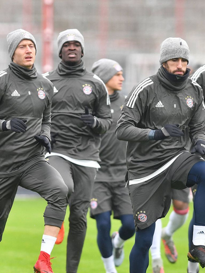 冬の気候の中で最終トレーニング Fc Bayern Munich
