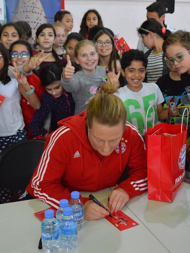Melanie Behringer Zu Gast In Der Deutschen Internationalen Schule Doha Fc Bayern Munchen Die 2008 gegruendete deutsche internationale schule doha liegt im herzen von doha, der hauptstadt katars. fc bayern