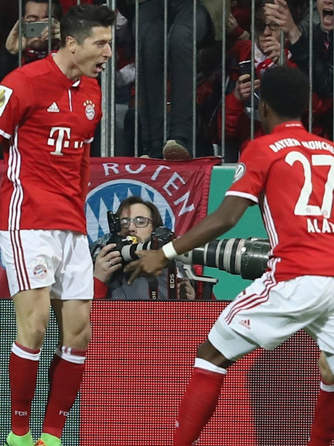 Golden Lewy Gives Schalke The Blues Fc Bayern Munich