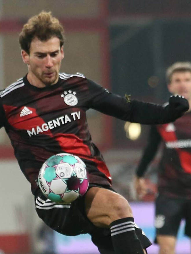 Goretzka Subbed Off With Injury Fc Bayern