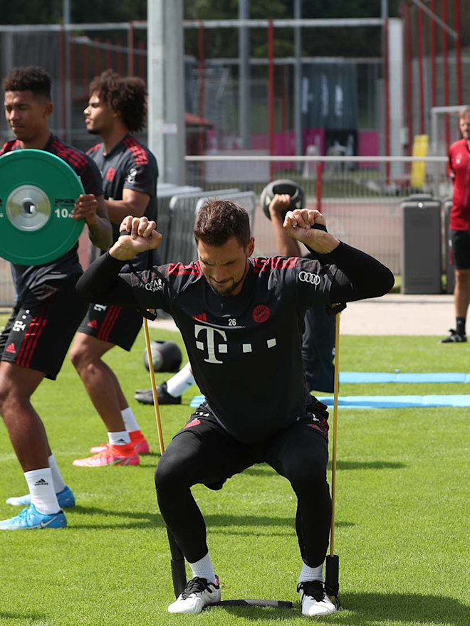 Kraftzirkel Und Spielformen Zum Abschluss Der Ersten Trainingswoche Des Fc Bayern