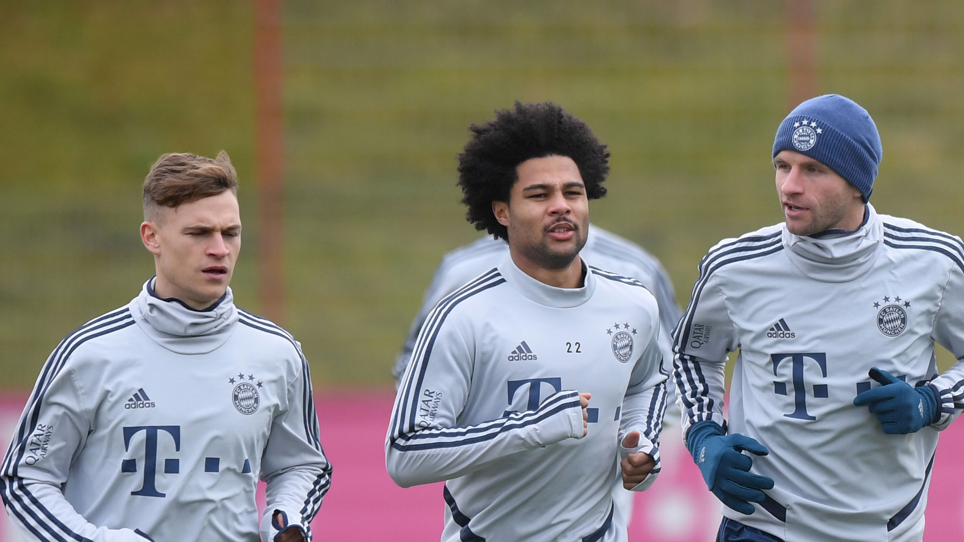 Warmlaufen: Joshua Kimmich, Serge Gnabry und Thomas Müller bei der Trainingseinheit vor dem Heimspiel gegen Bayer 04 Leverkusen.