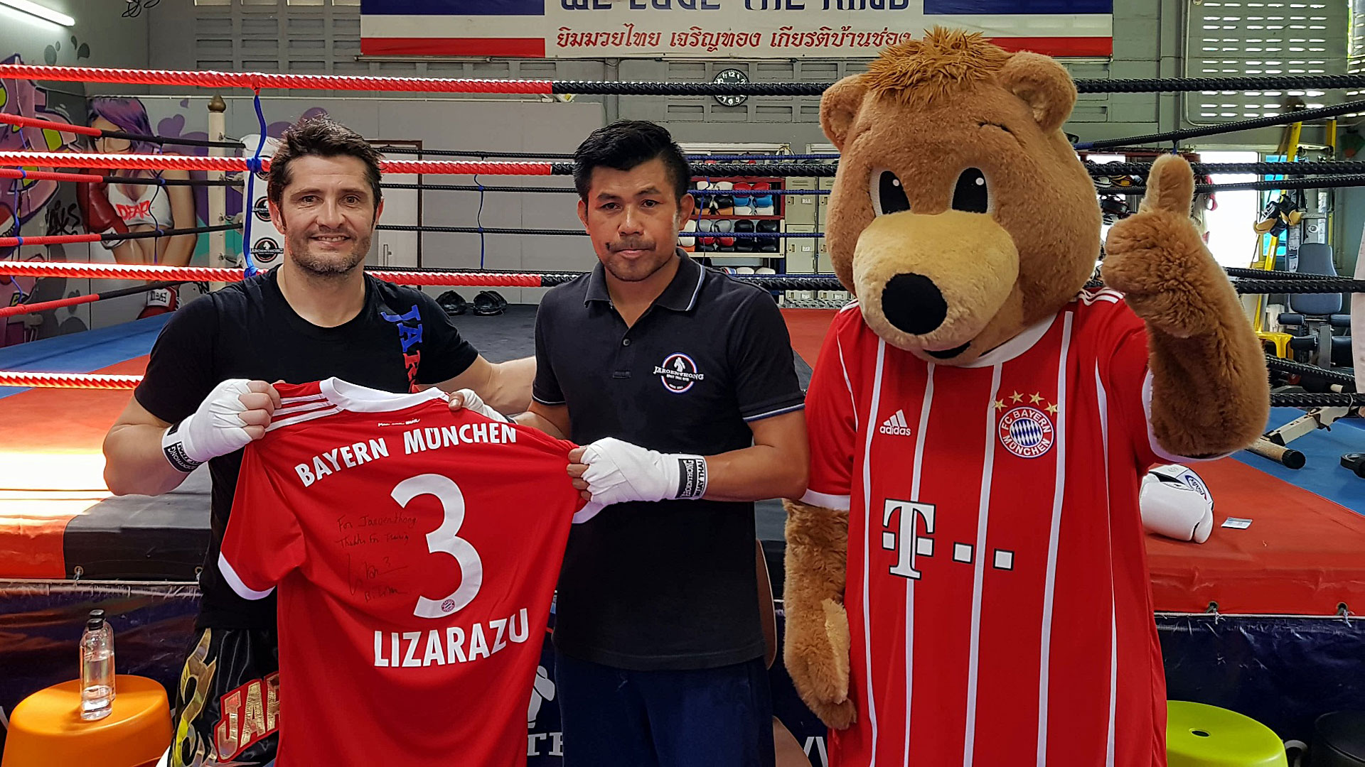 リザラズがシンガポールとタイを訪問 Fc Bayern Munich