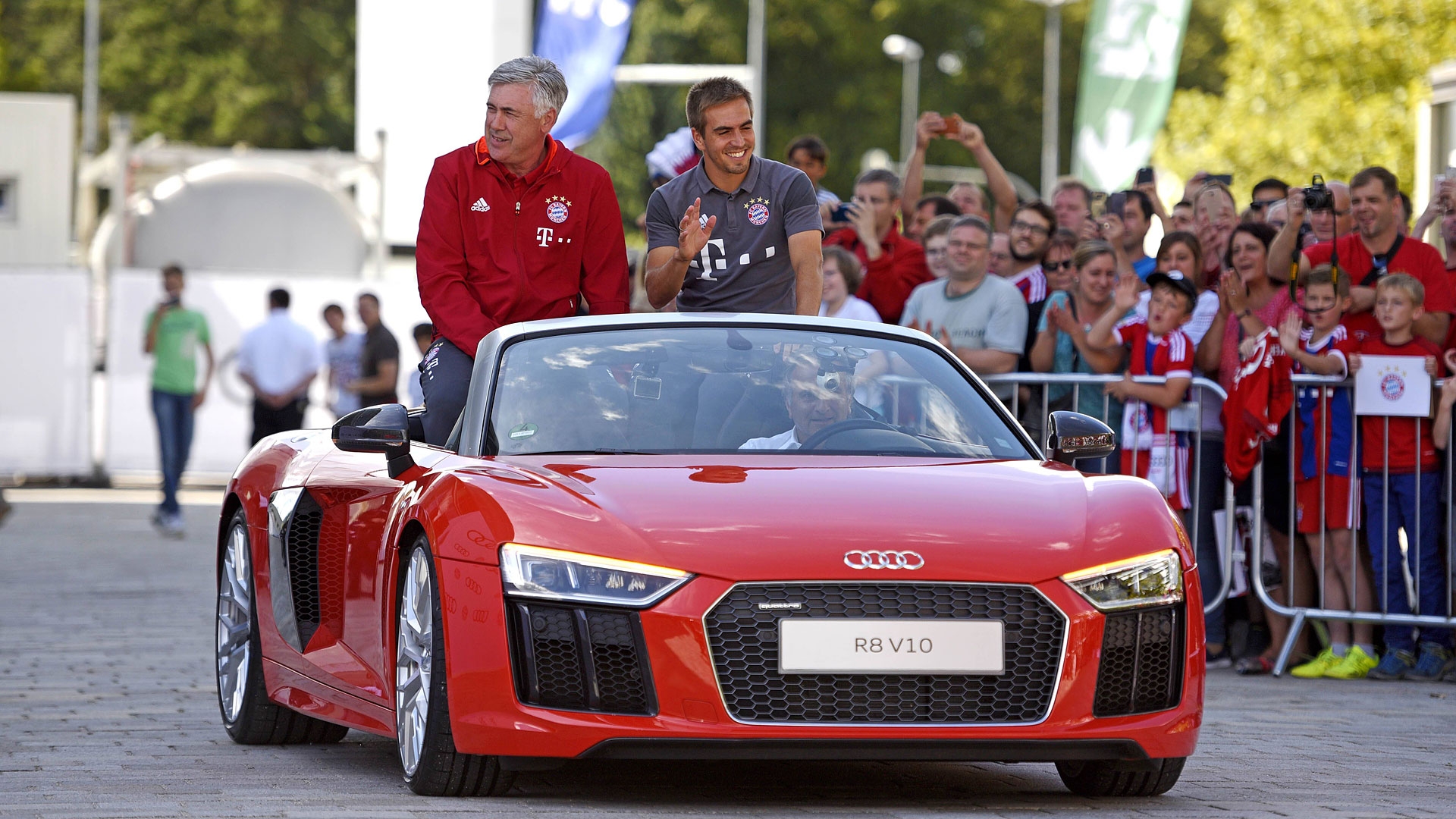 New Audi Cars for FC Bayern Players - FC Bayern Munich