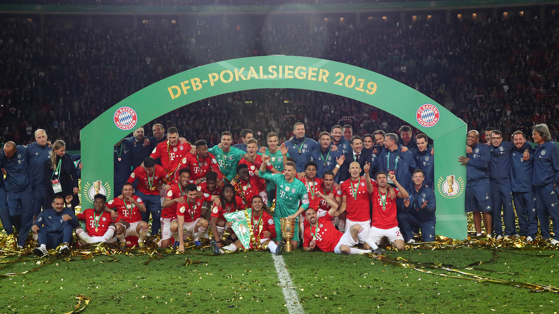 Double Sieg Bayern Feiern Ihr Happy End In Berlin