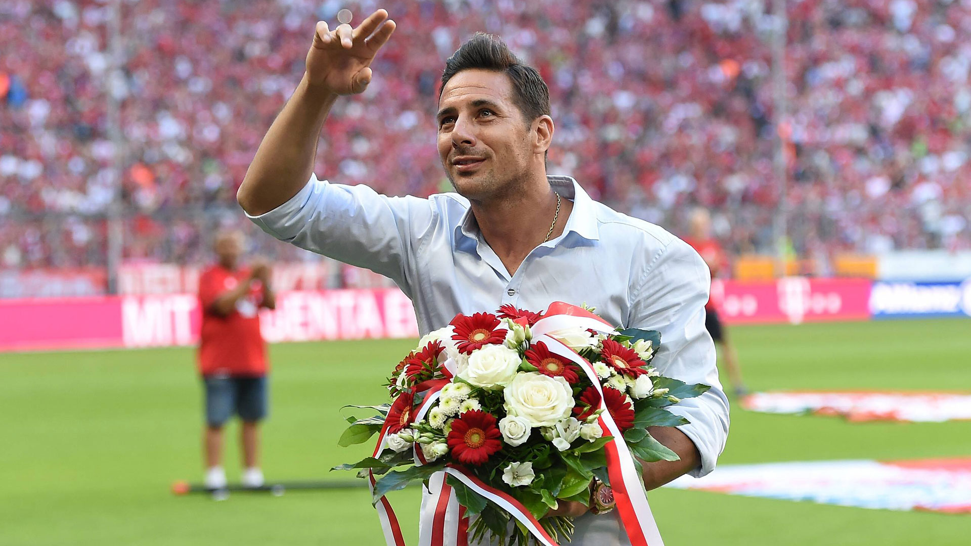 Flowers for Claudio Pizarro - FC Bayern Munich