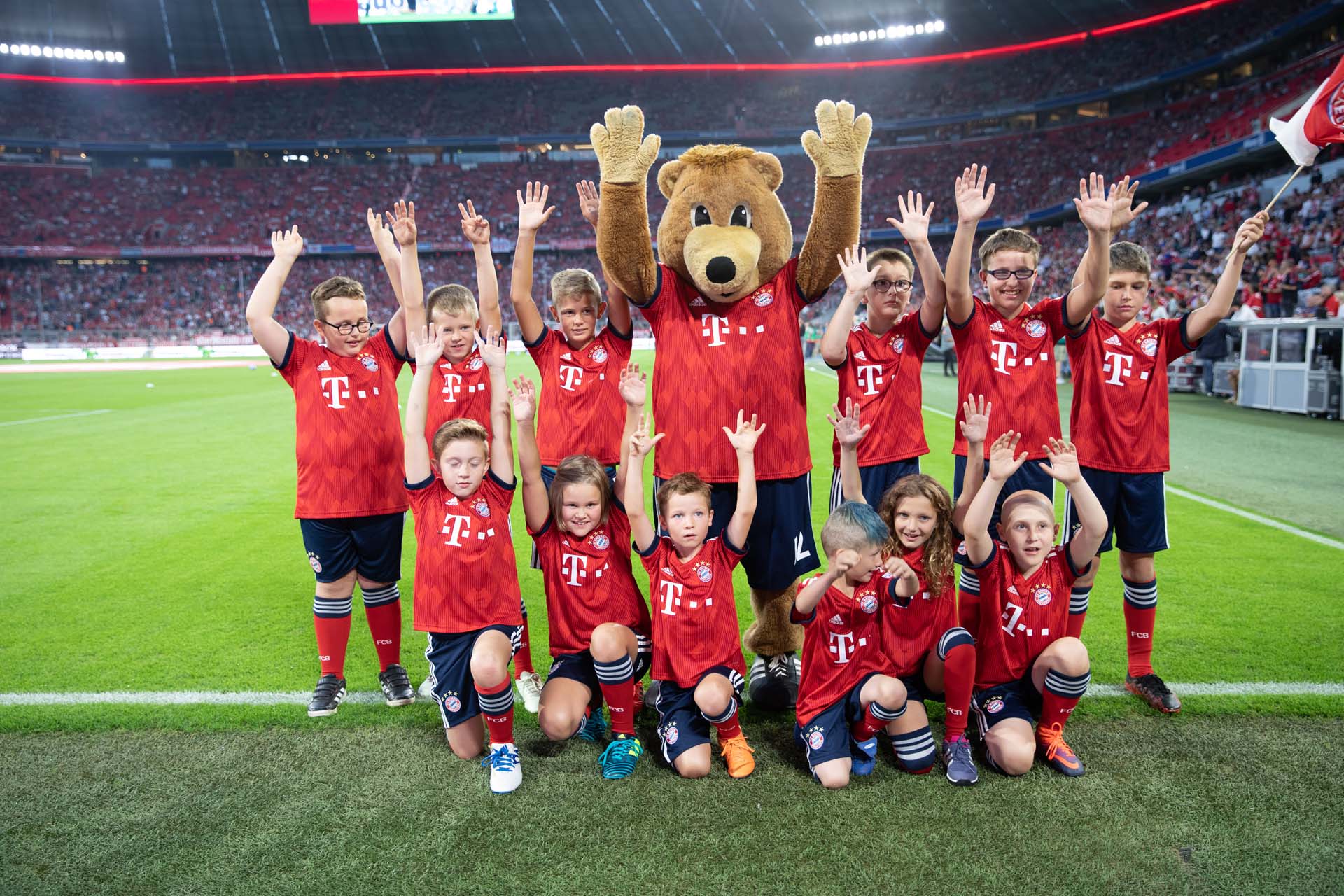 Einlaufkinder Abschiedsspiel Basti Schweinsteiger - FC Bayern Kids Club