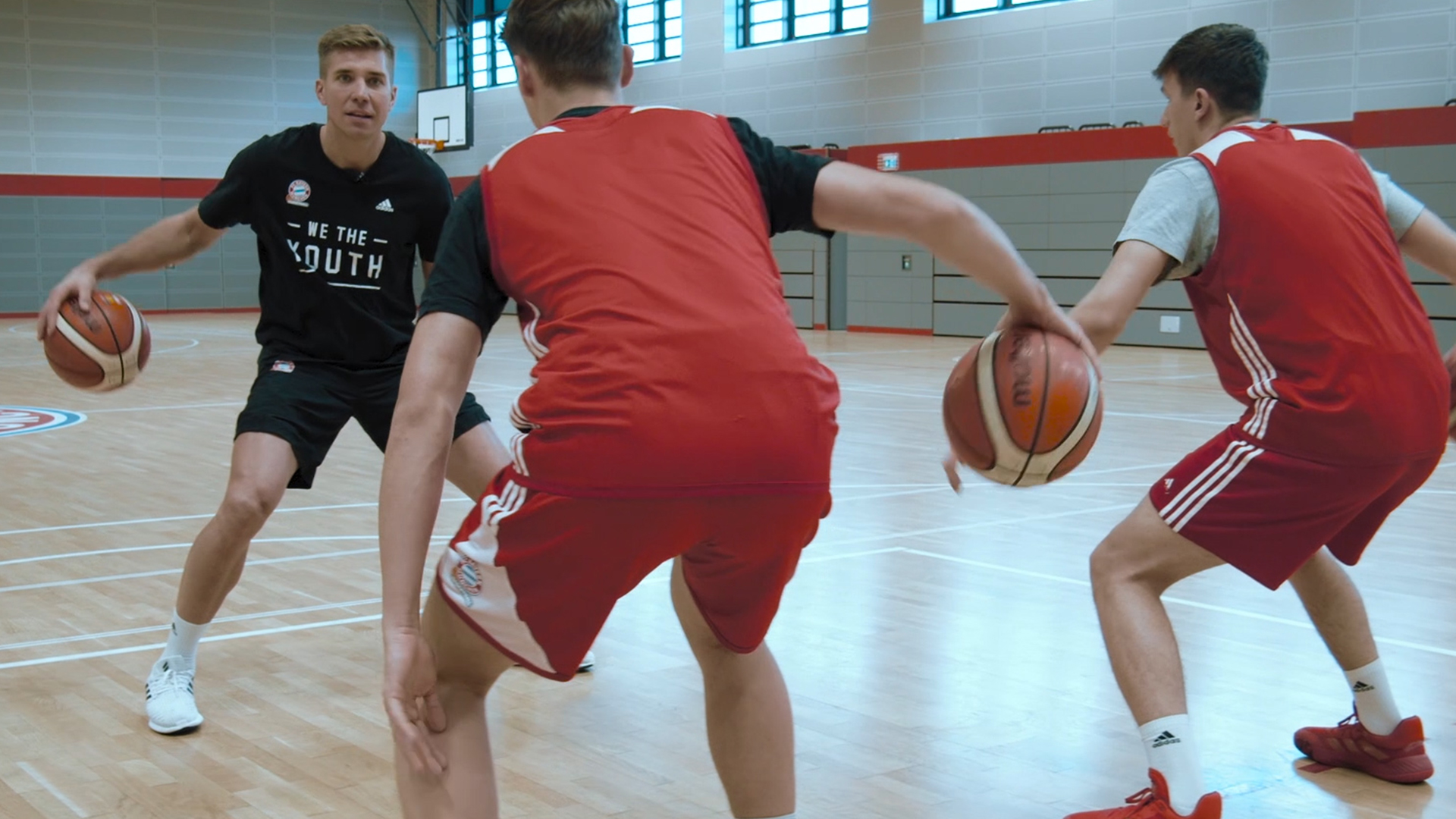 FCB Basketball Tutorial Folge 2 Dribbling Basics feat. Steffen Hamann