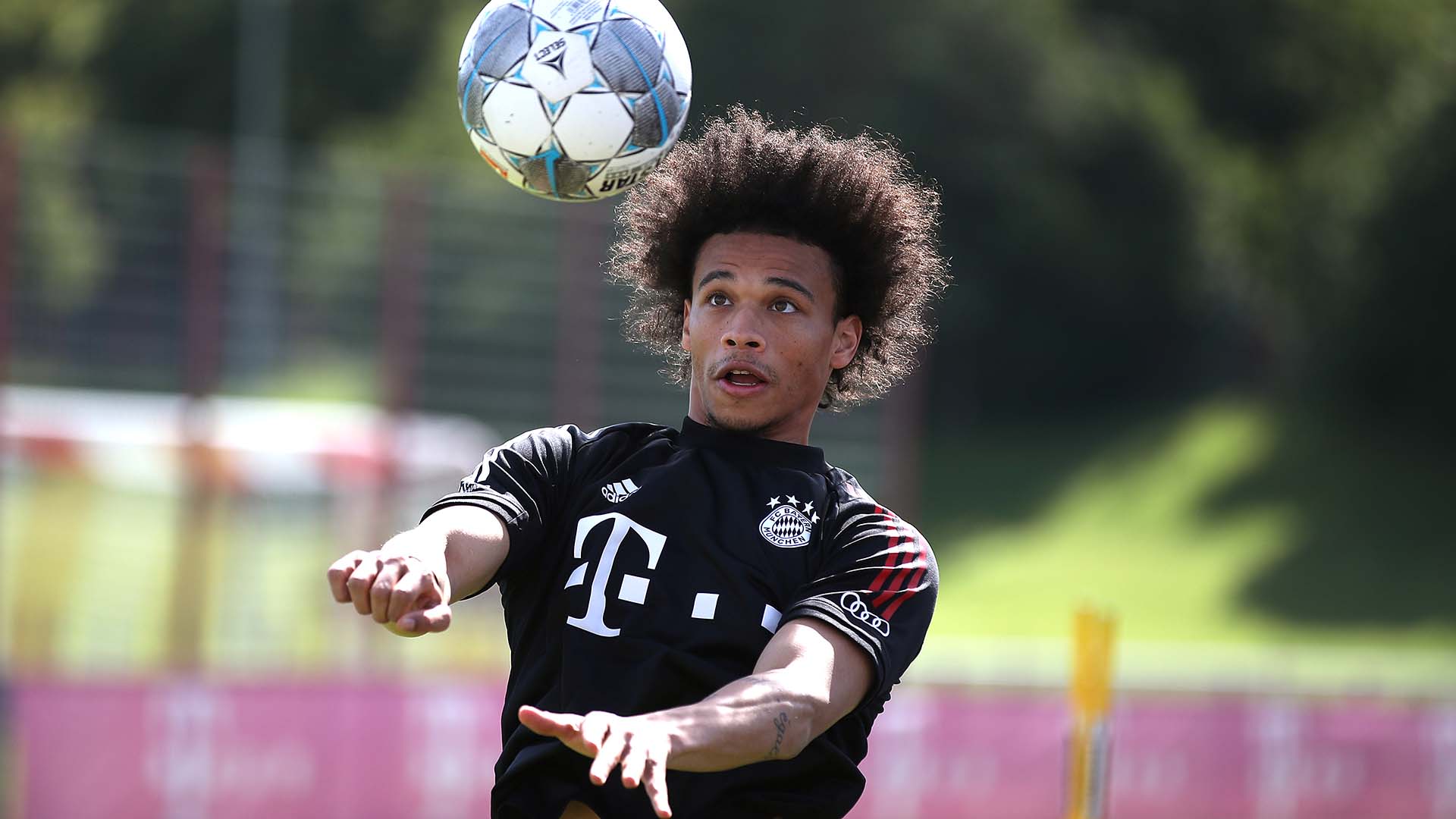Leroy Sane Trainiert Erstmals Beim Fc Bayern Leroy Sane Trainiert Erstmals Beim Fc Bayern