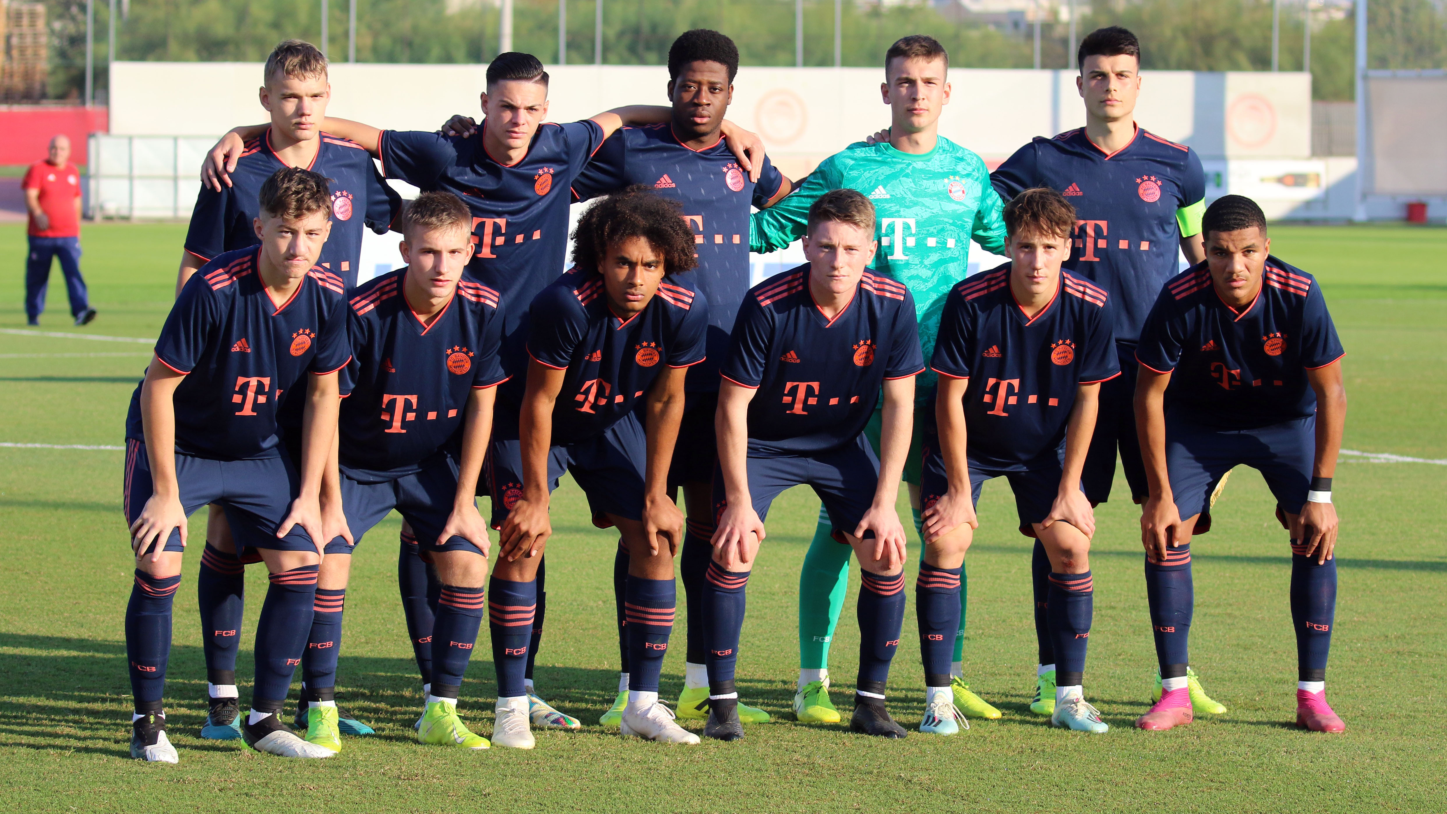 u19piraeus_fcb_231019