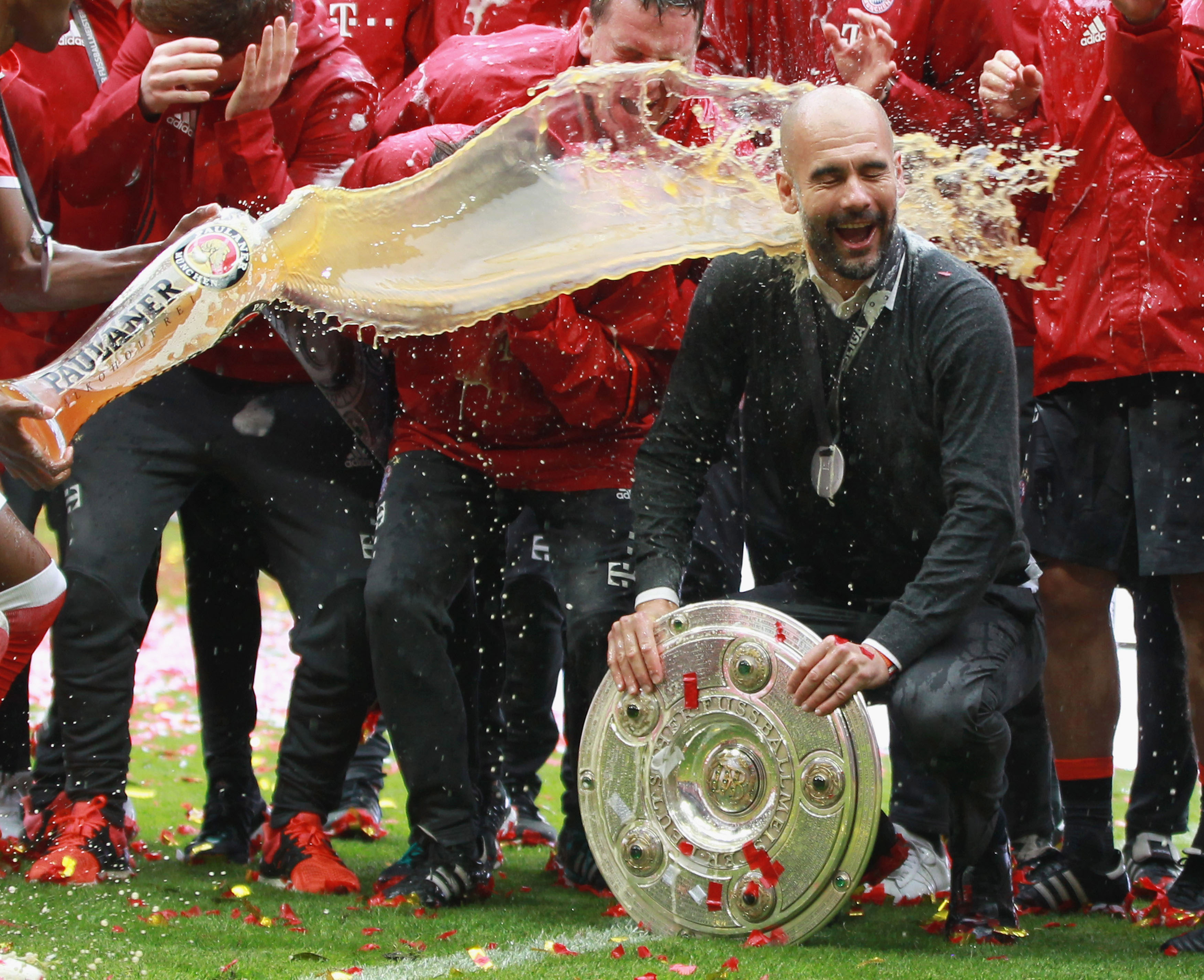 160514_Guardiola_Bierdusche