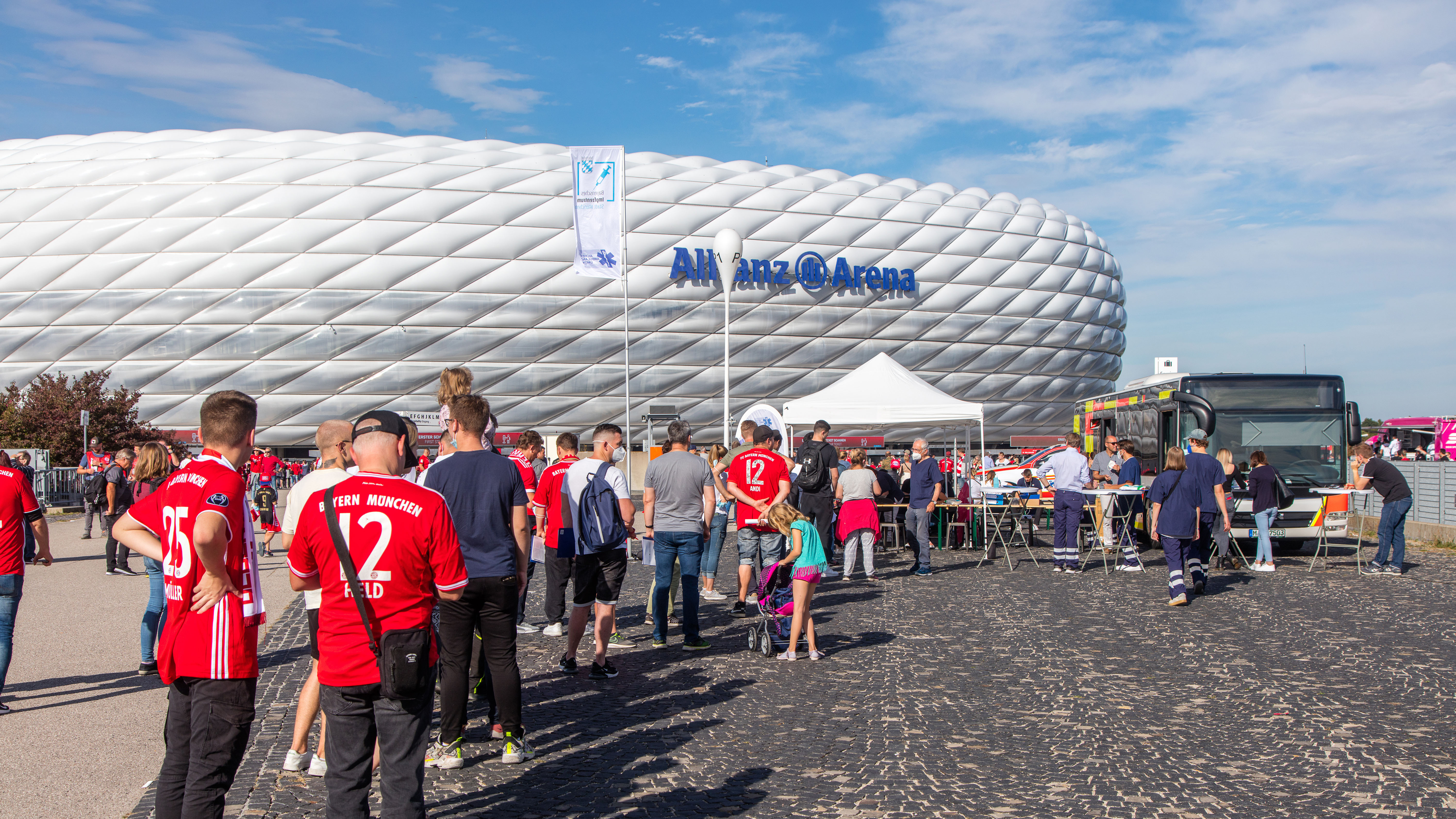 211003_Impfbus_Allianz-Arena_DUC