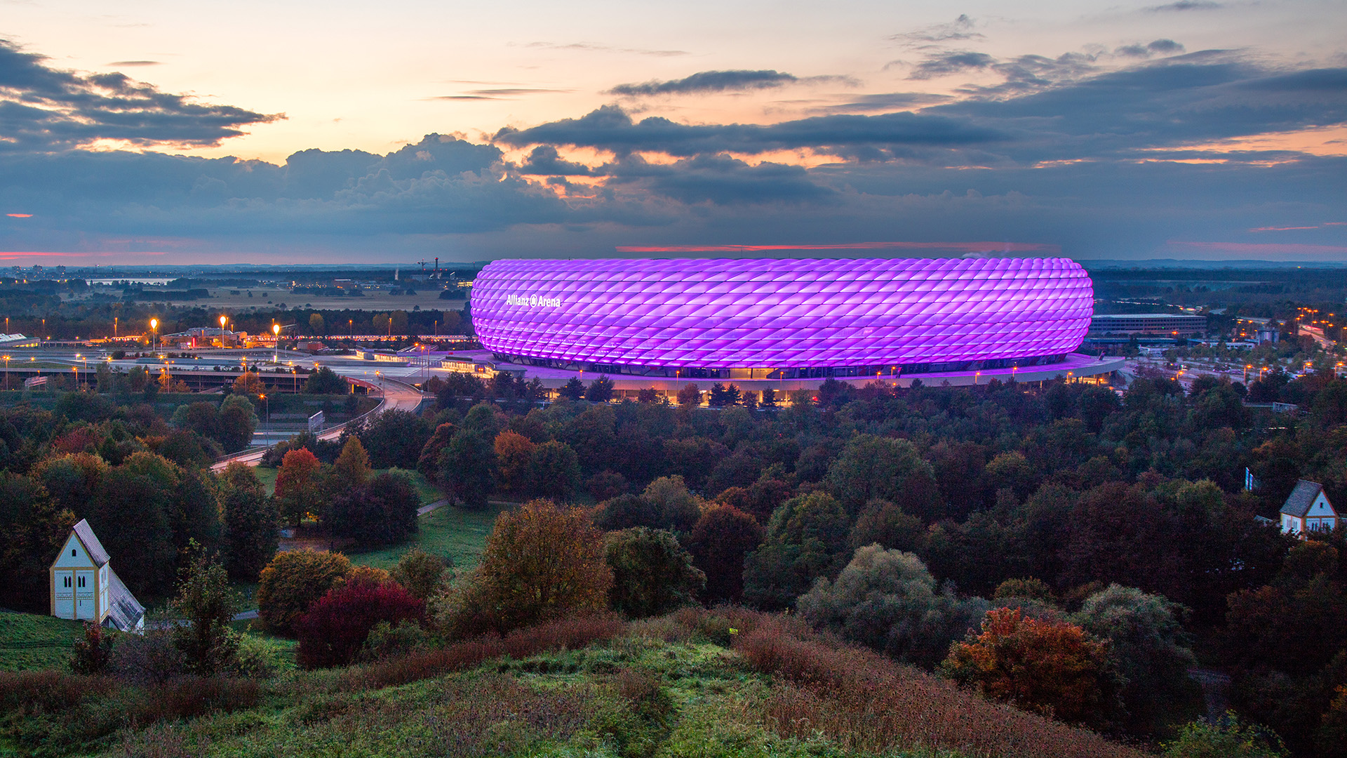 201203_Allianz-Arena-lila-2_DUC