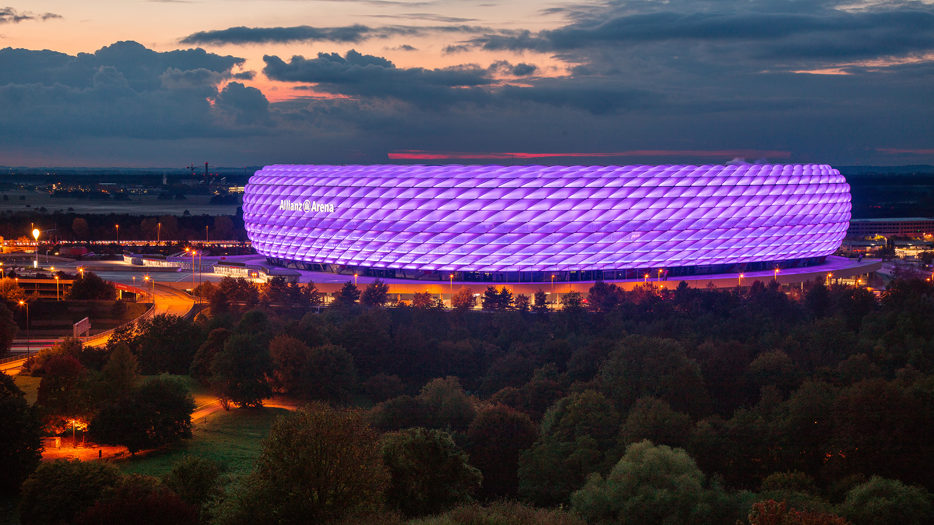 Allianz-Arena_Lila-3-_201203_DUC