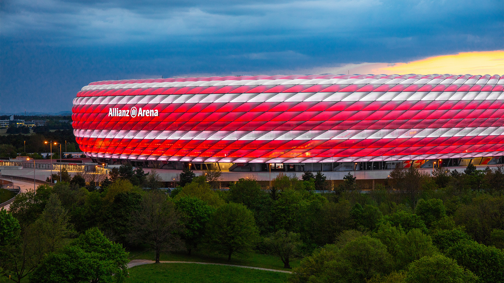 The Allianz Arena will light up in the colours of the new home jersey before the home match against VfB Stuttgart.