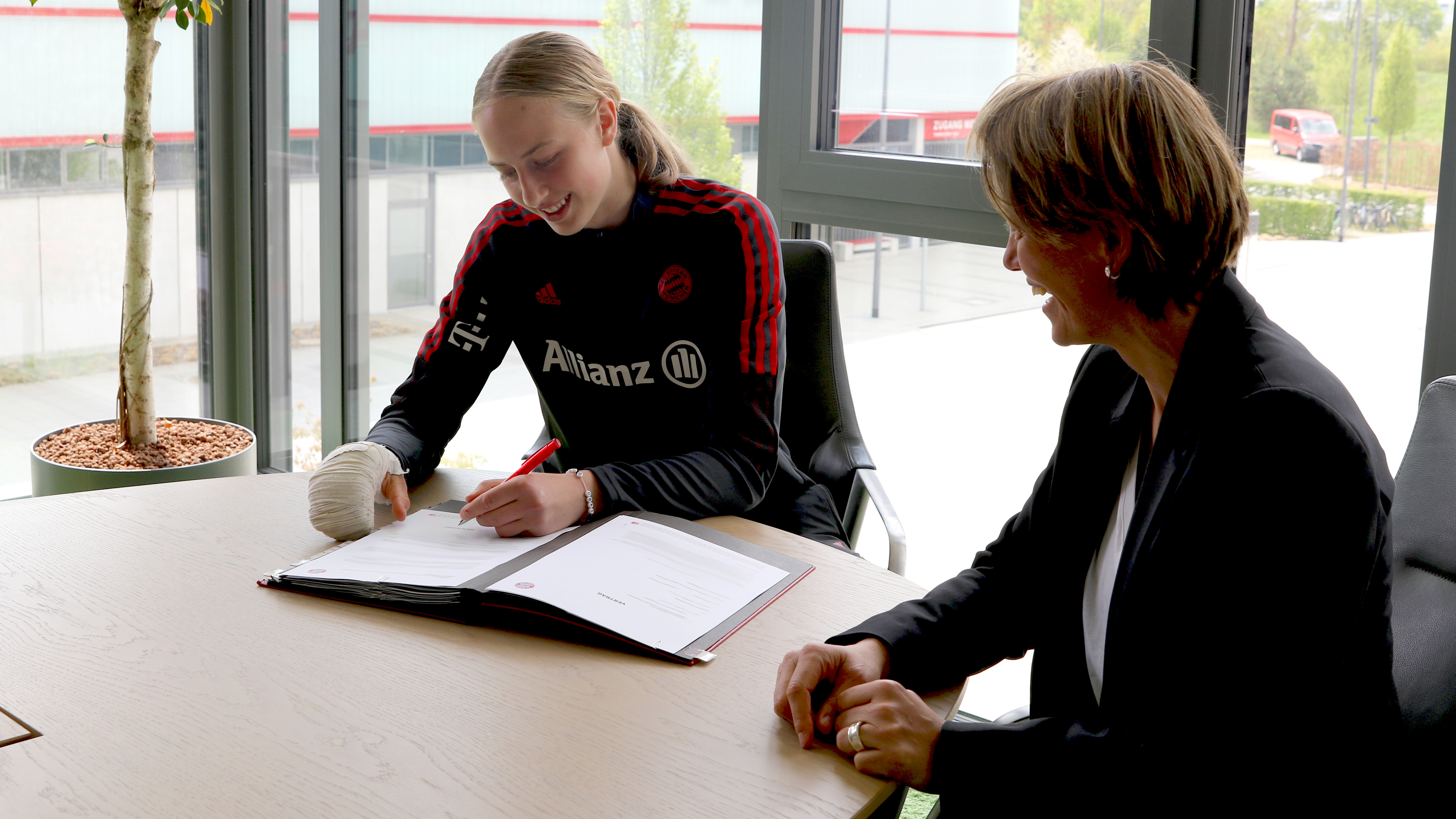 Cecilía Rán Rúnarsdóttir unterschreibt bei den FC Bayern Frauen bis 2026.