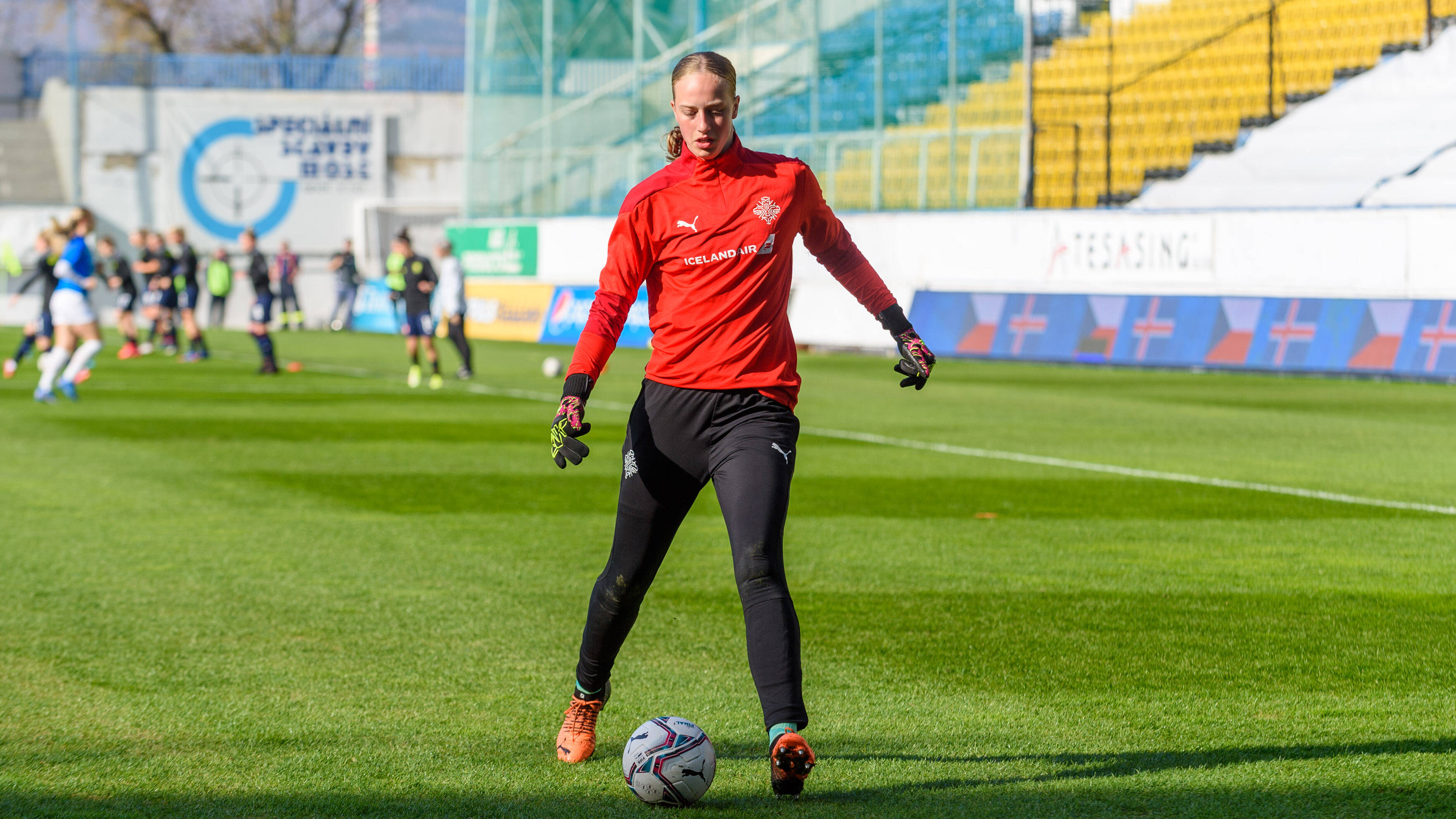 FC Bayern Spielerin Cecilía Rán Rúnarsdóttir hat sich einen Finger gebrochen