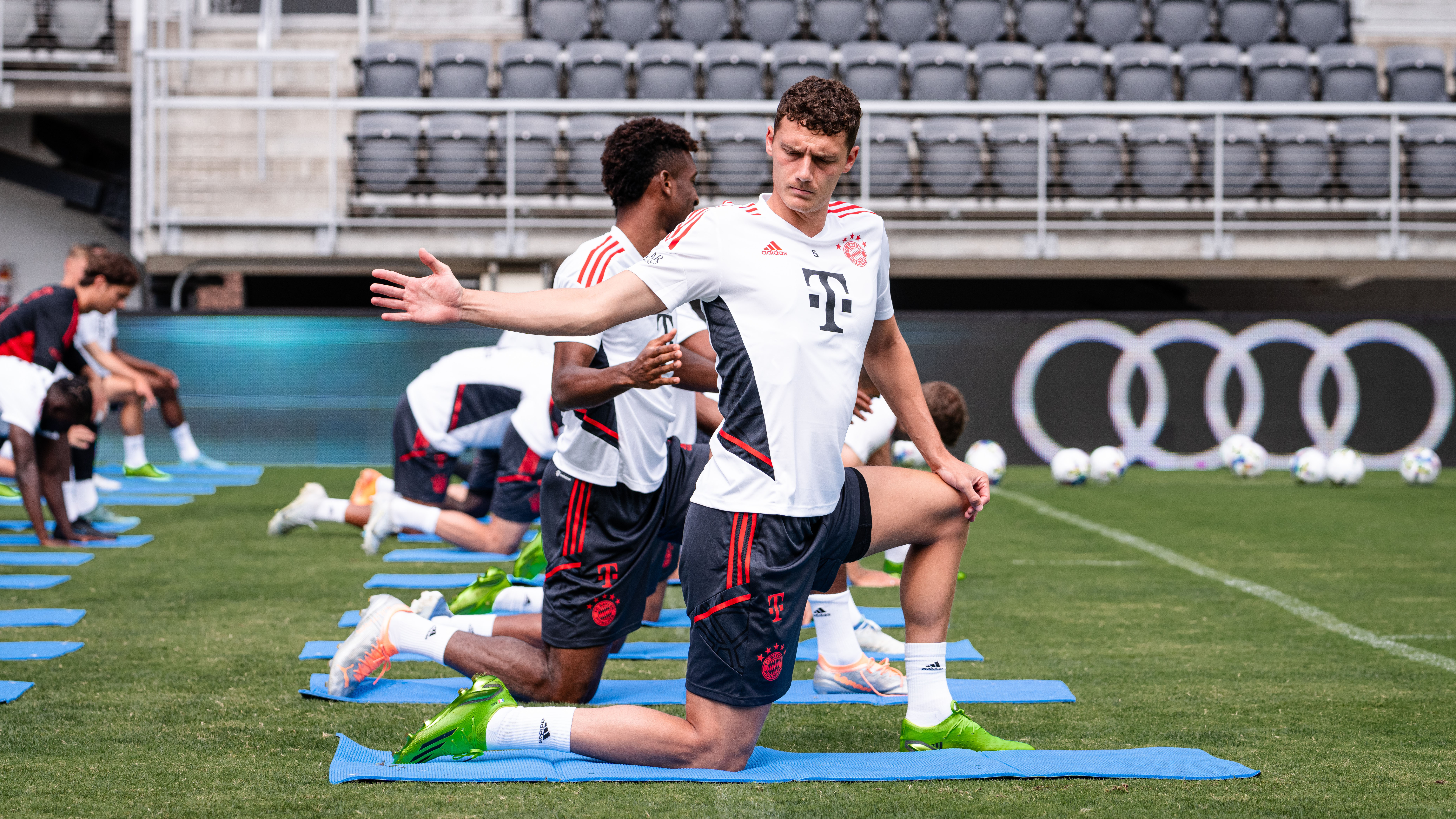 04-220719-training-audi-summer-tour-2022-fcb