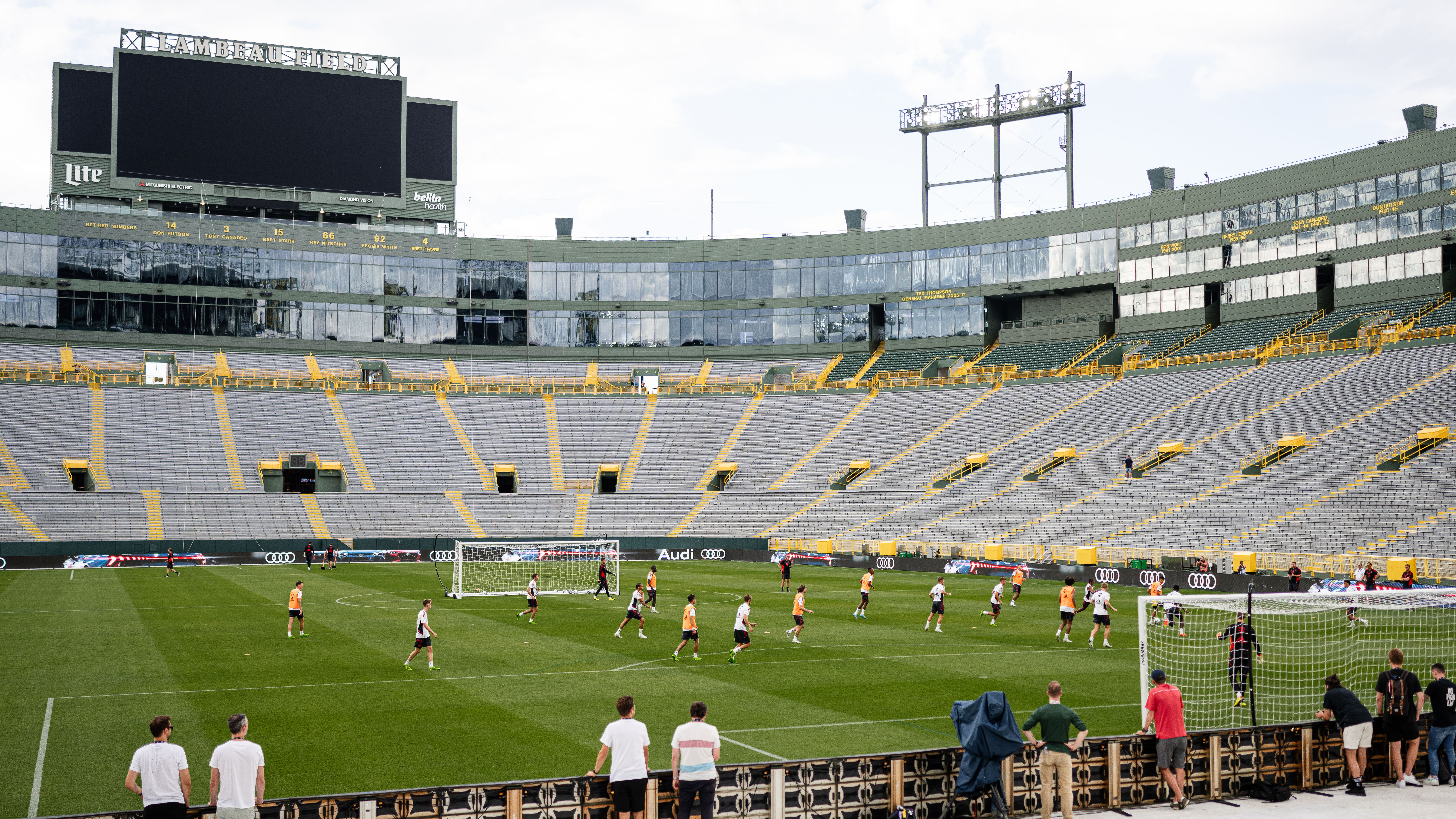 02-lambeau-training-2207