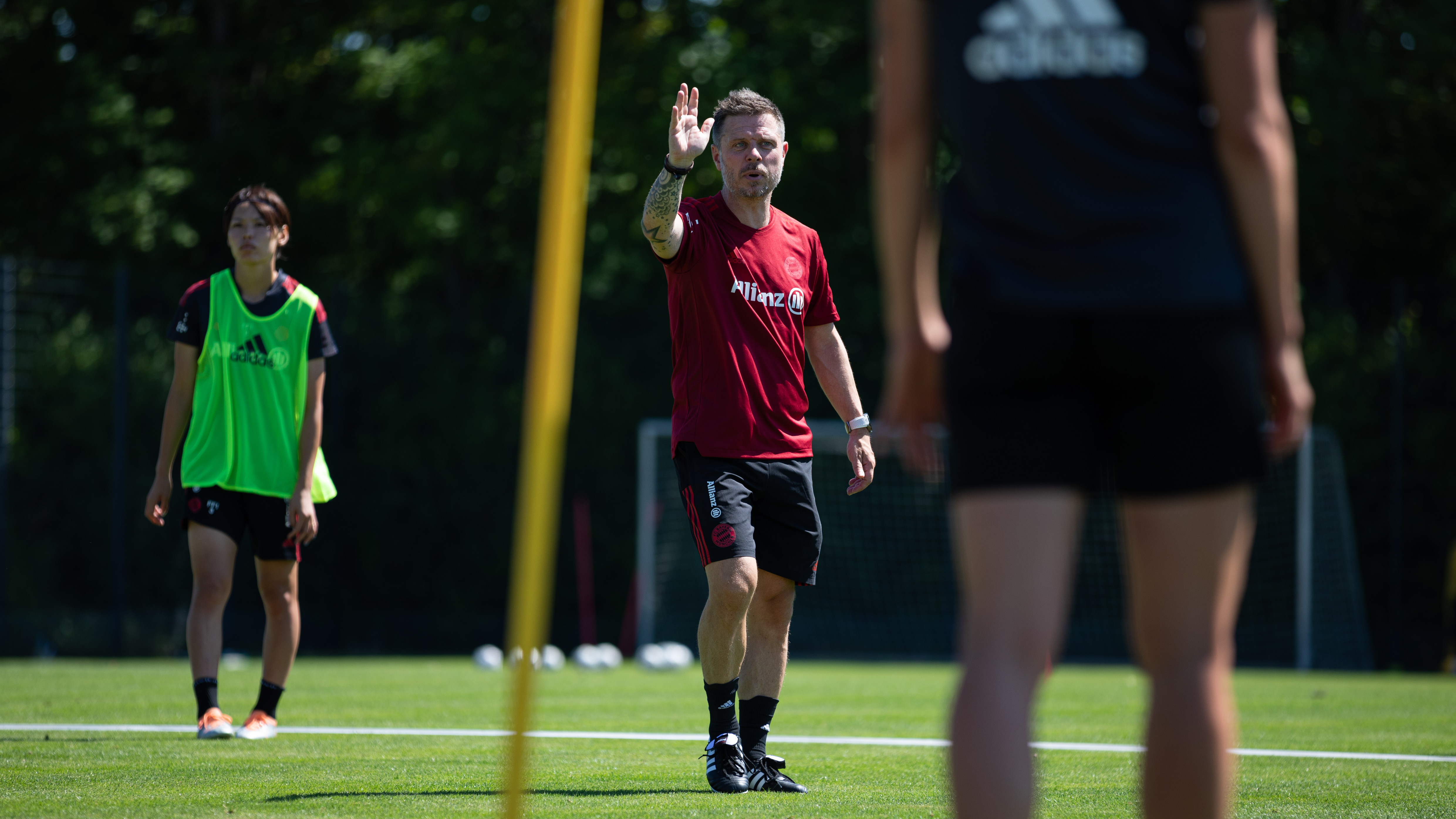 Cheftrainer der FC Bayern Frauen Alexander Straus