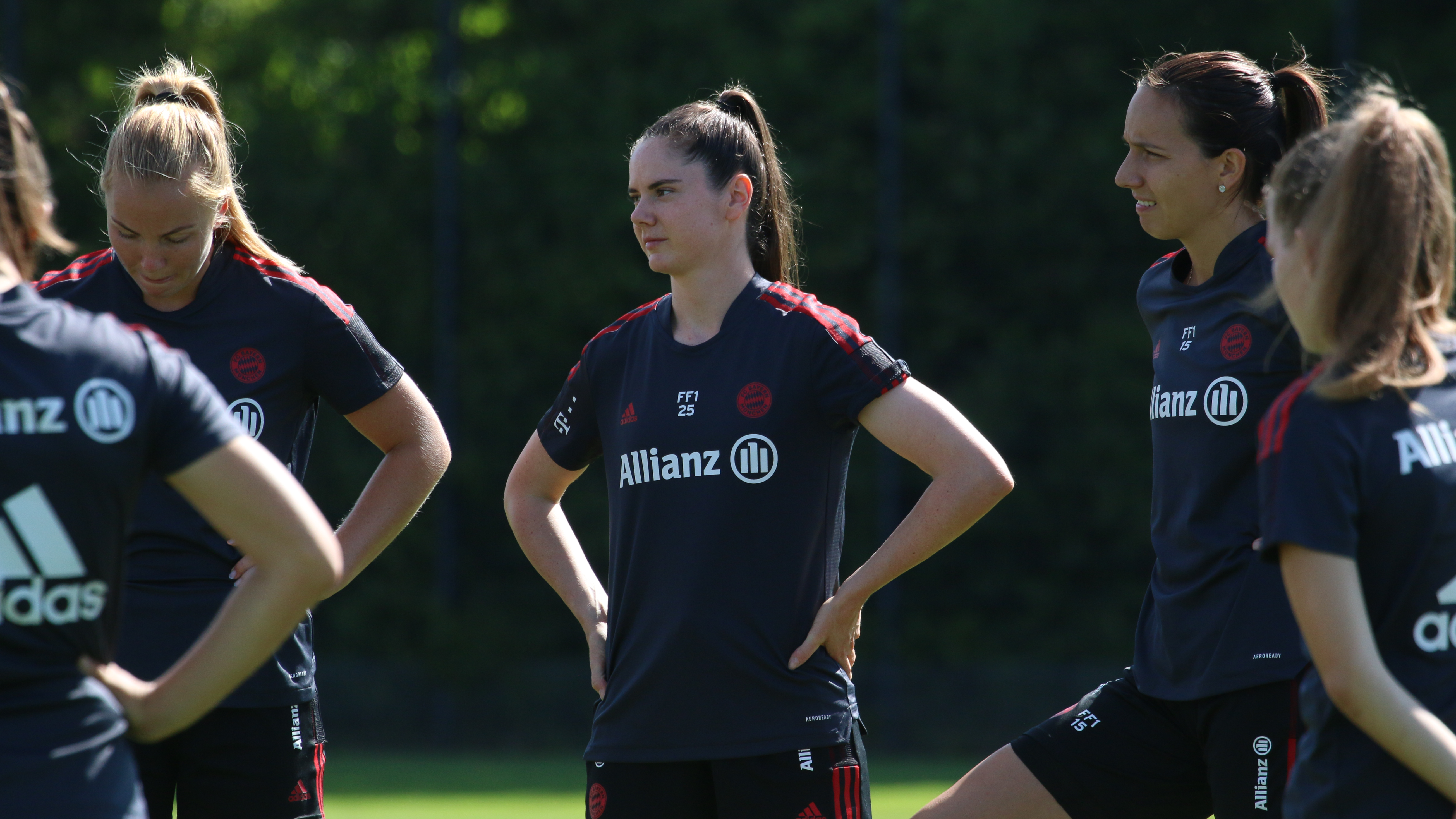 Sarah Zadrazil ist zurück im Training der FC Bayern Frauen