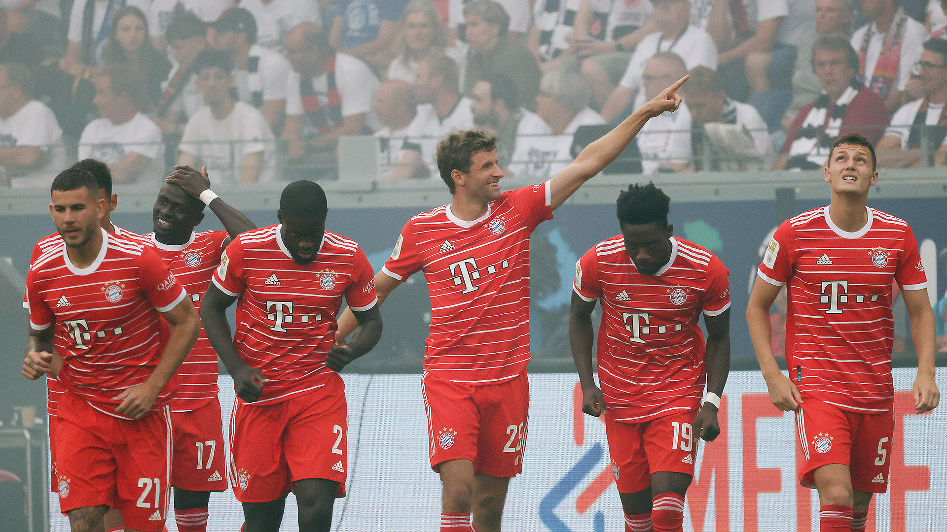 FC Bayern celebrate Eintracht Frankfurt