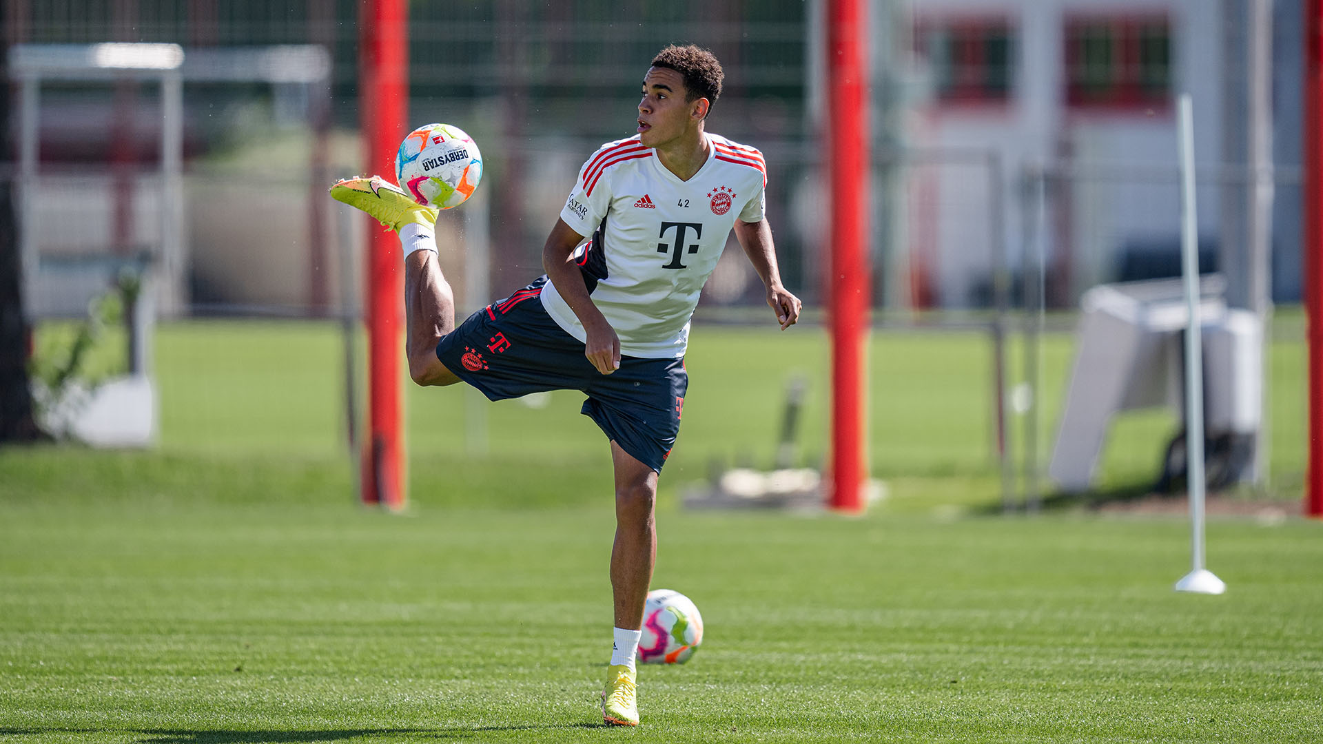 01-training-fc-bayern-090822-fcb