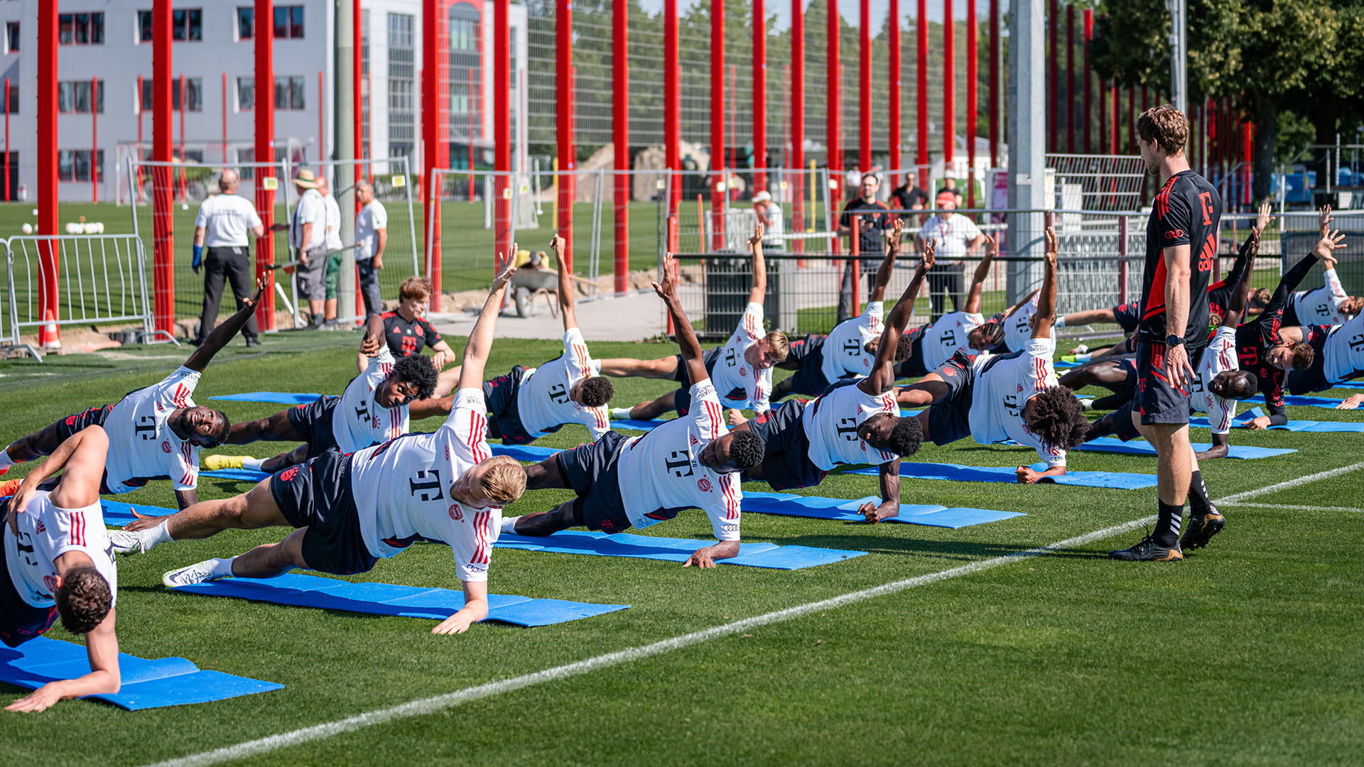 03-training-fc-bayern-090822-fcb