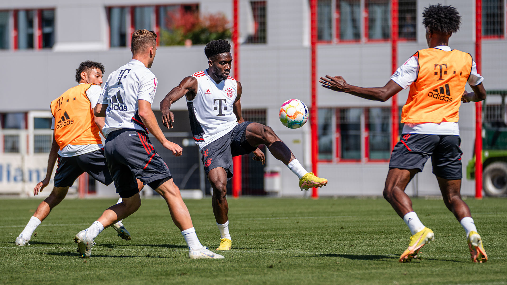 05-training-fc-bayern-090822-fcb