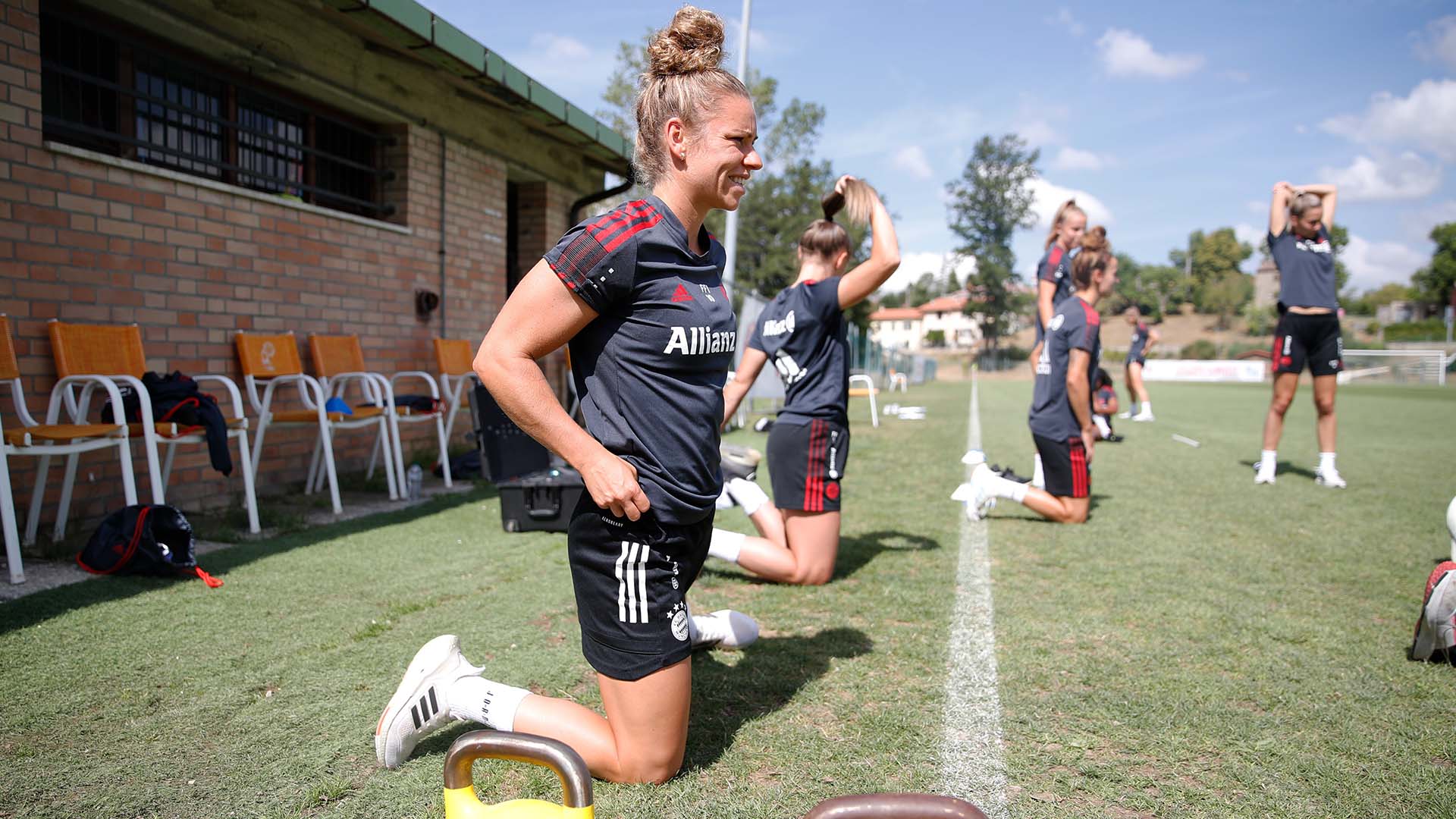 Linda Dallmann von den FC Bayern Frauen beim Training in Italien.