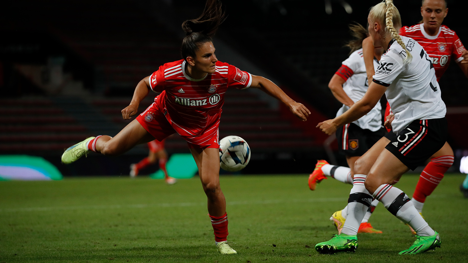 Jovana Damnjanović, FC Bayern Frauen, Manchester United